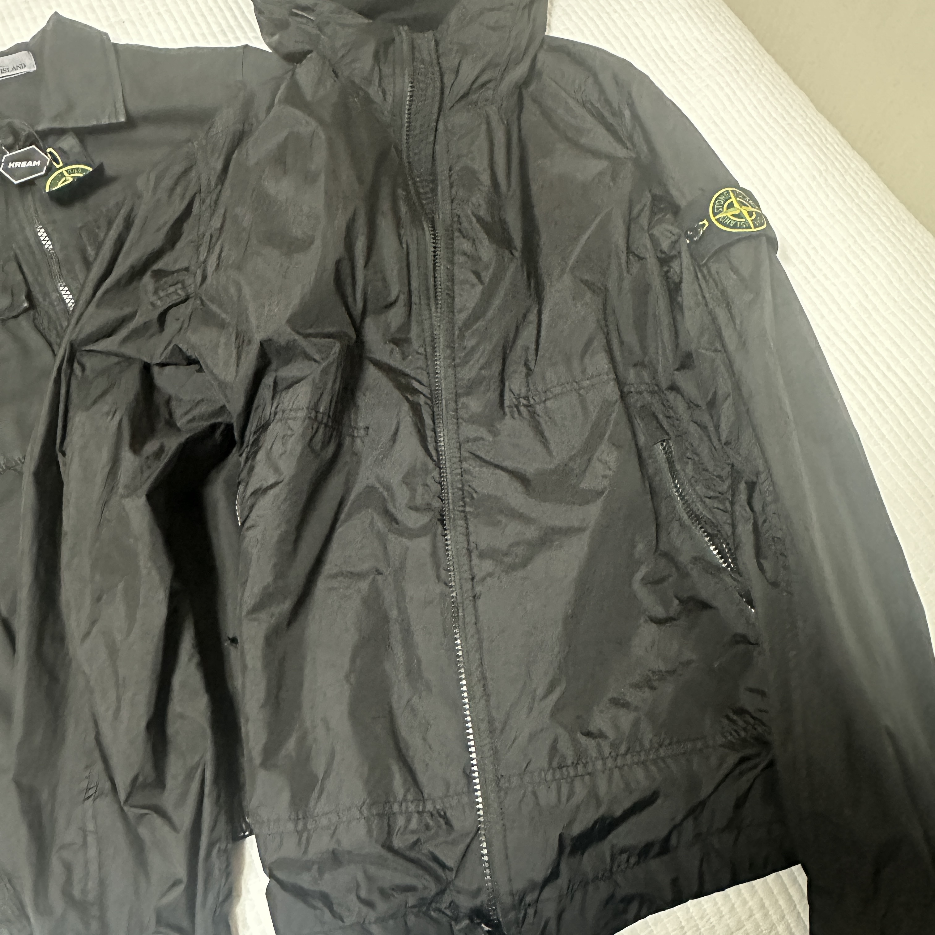 Stone Island 40522 Crinkle Reps Nylon Garment Dyed Hooded Jacket Black - 23SS 착용 스타일