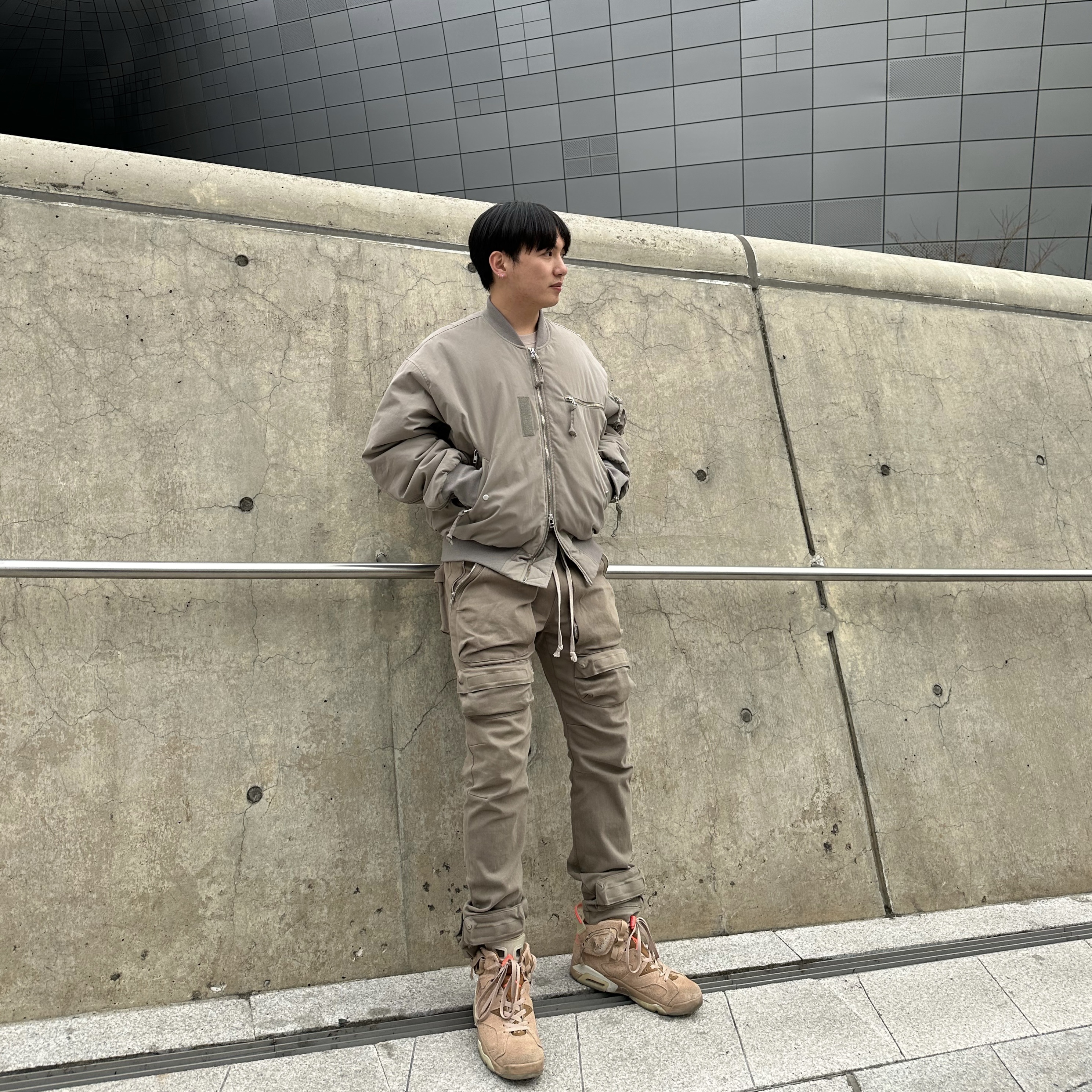Jordan 6 x Travis Scott Retro SP British Khaki 착용 스타일