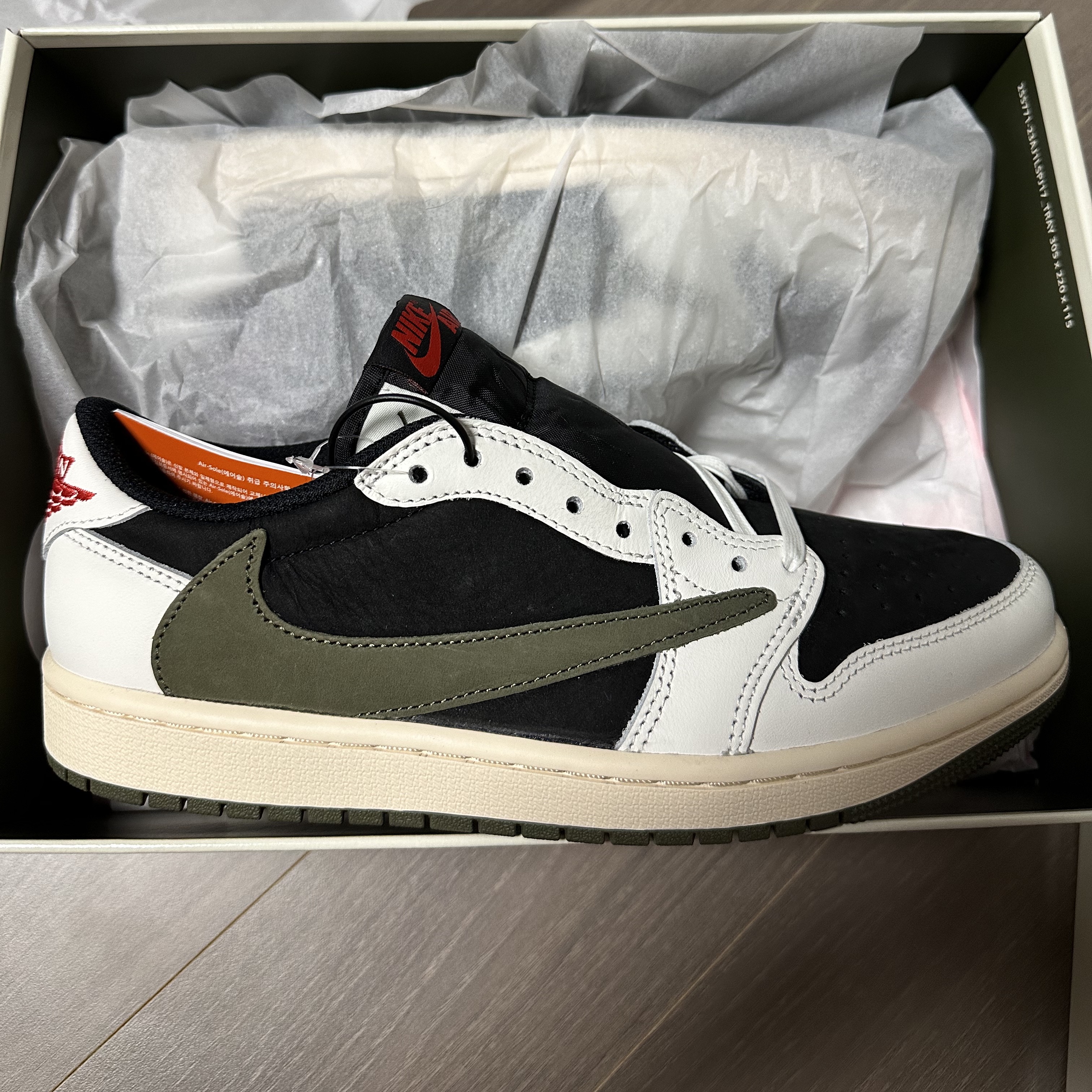 (W) Jordan 1 x Travis Scott Retro Low OG SP Medium Olive 착용 스타일