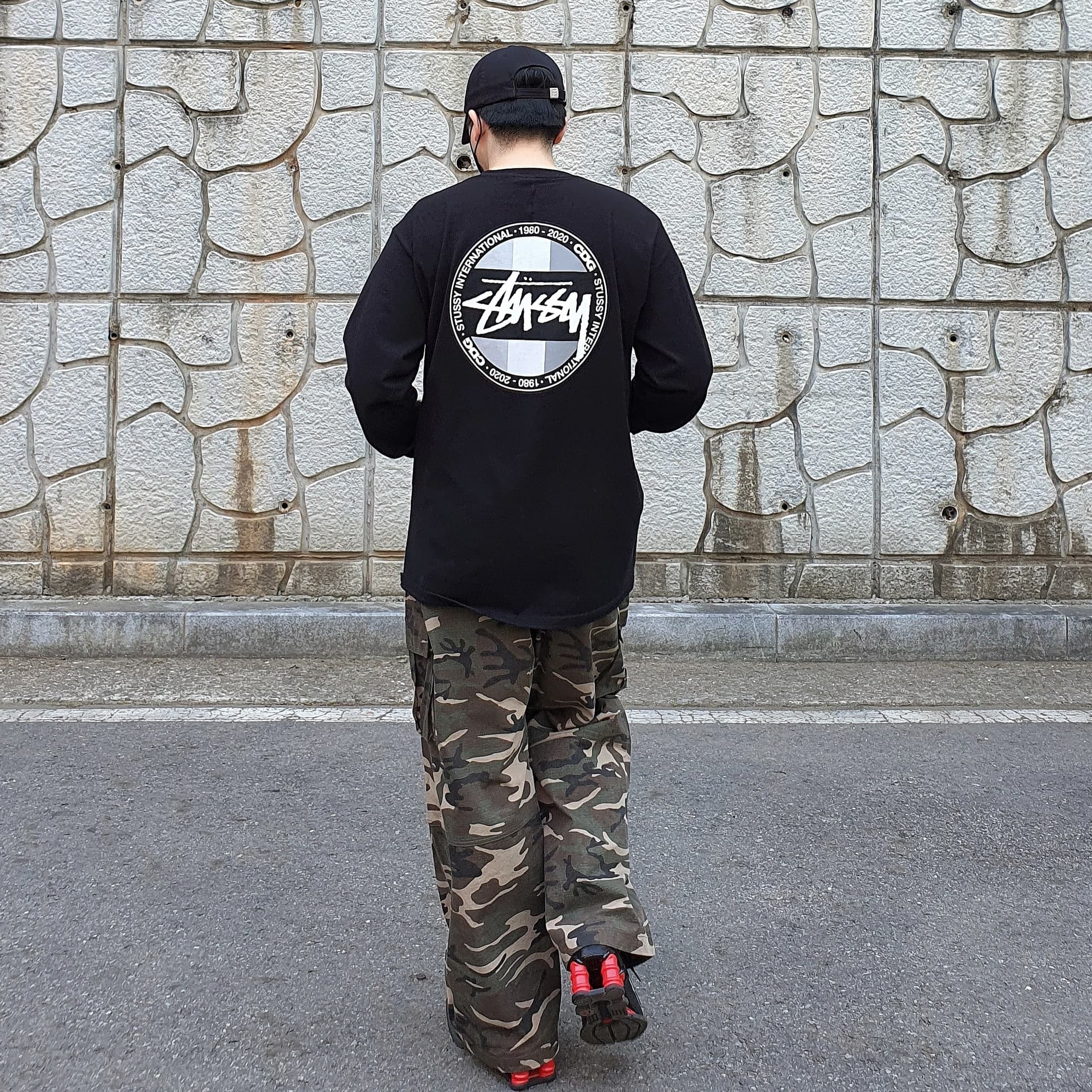 Stussy x CDG Dot LS T-Shirt Black, Nike x Martine Rose Shox MR4 Black 착용 스타일 - 1