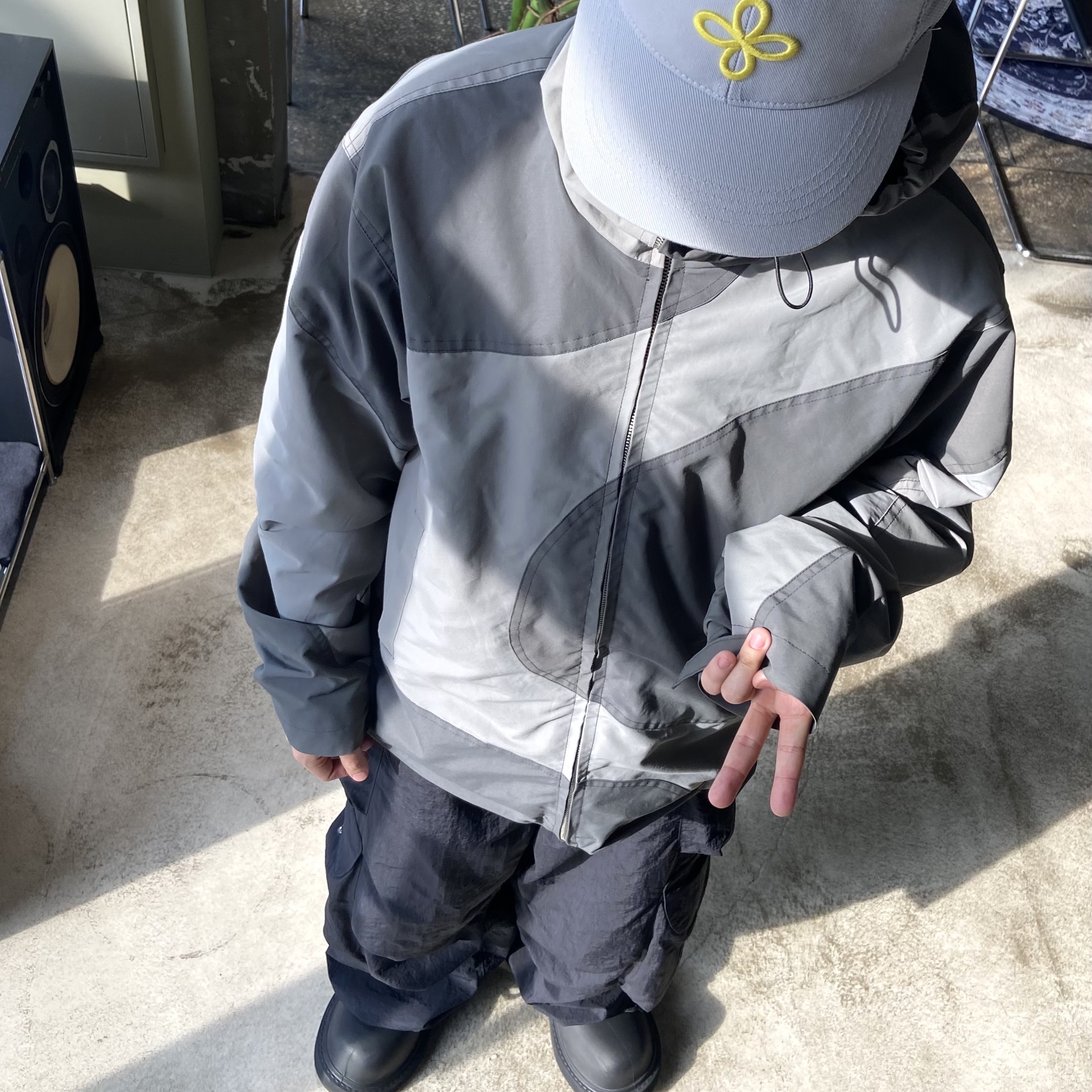 [KREAM 단독] AOP x Side Service Uzumaki Track Jacket Grey Charcoal, Balenciaga Steroid Derby Black 착용 스타일 - 2