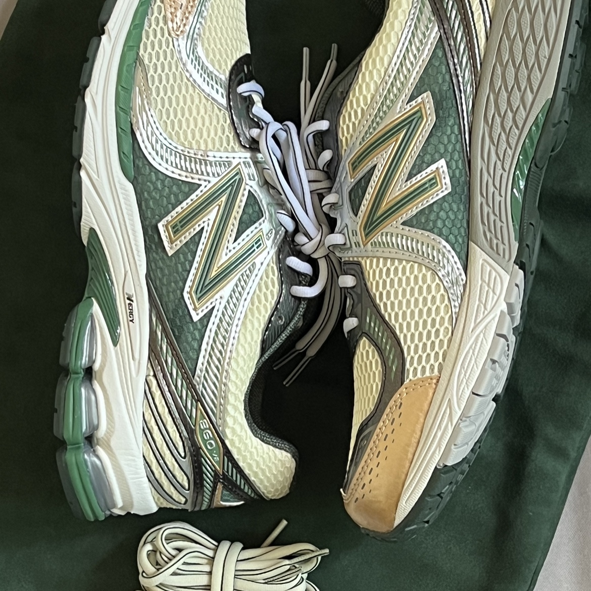 New Balance x Aime Leon Dore 860v2 Green 착용 스타일 - 1