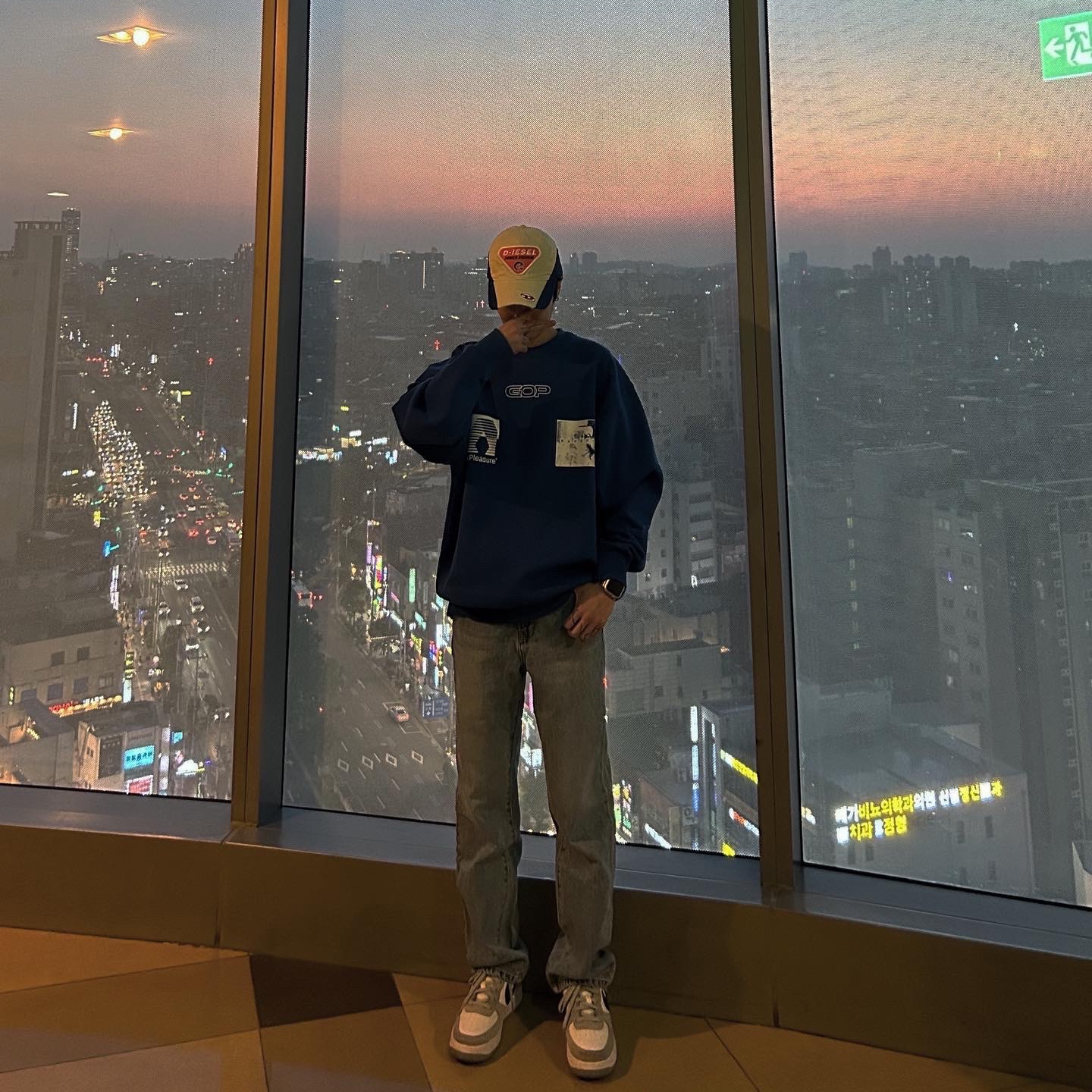 디젤 C-파벨 로고 패치 베이스볼 캡 화이트 착용 스타일 - 1