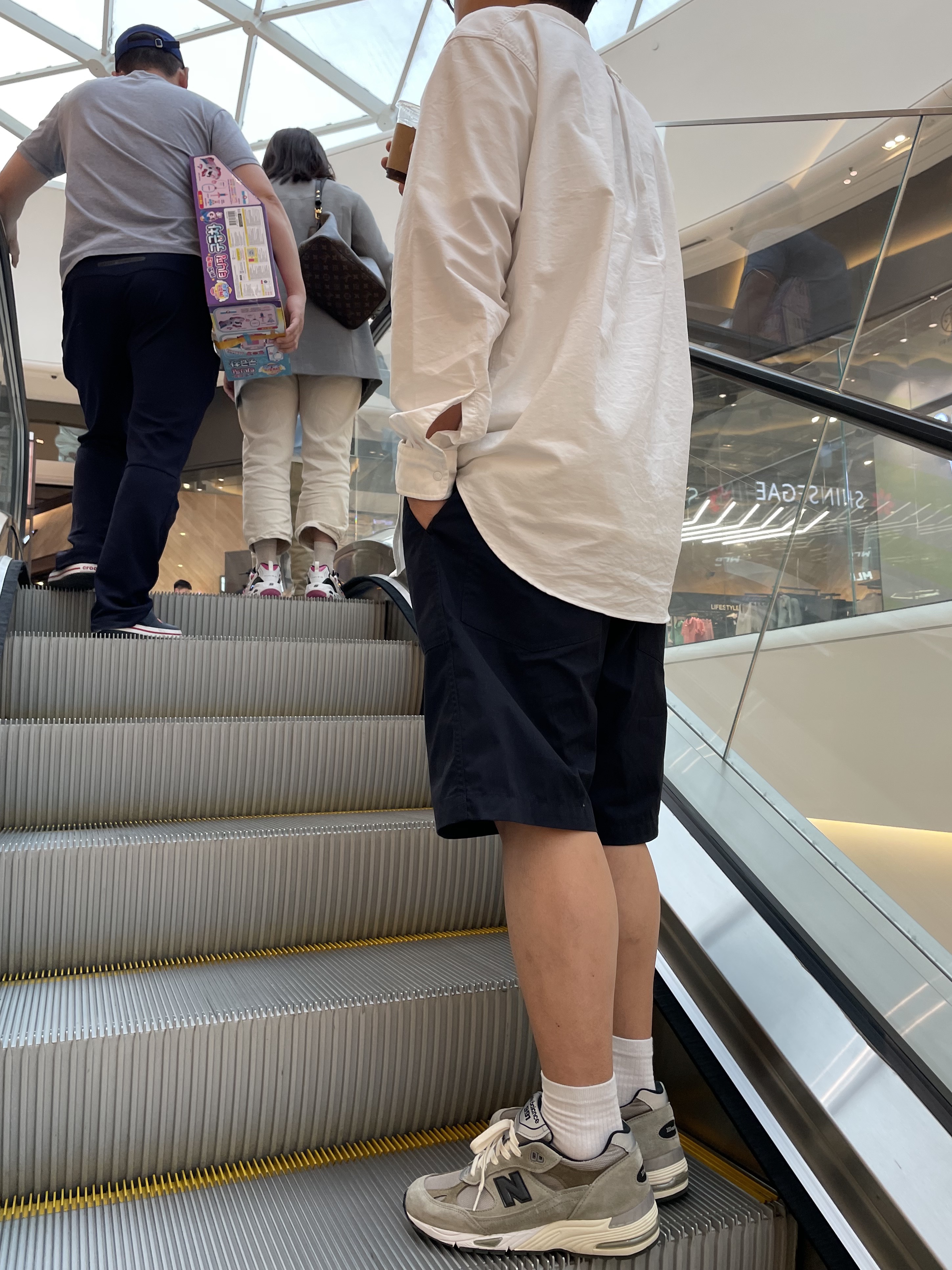 New Balance x JJJJound 991 Made in UK Grey, Nanamica Button Down Stripe Wind Shirt Taupe 착용 스타일