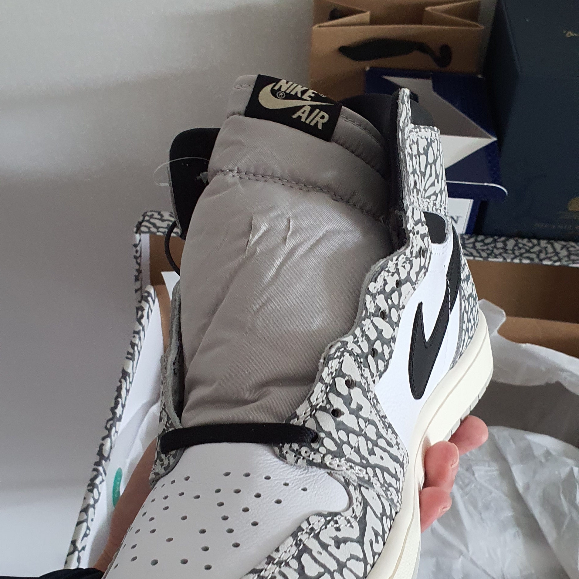 Jordan 1 Retro High OG White Cement 착용 스타일 - 2