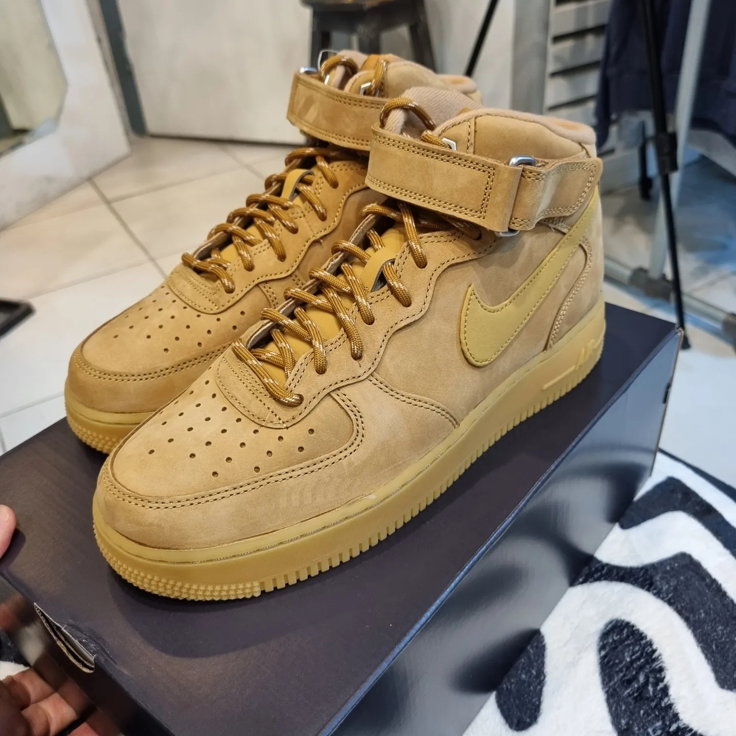 Nike Air Force 1 Mid '07 WB Flax 착용 스타일 - 2