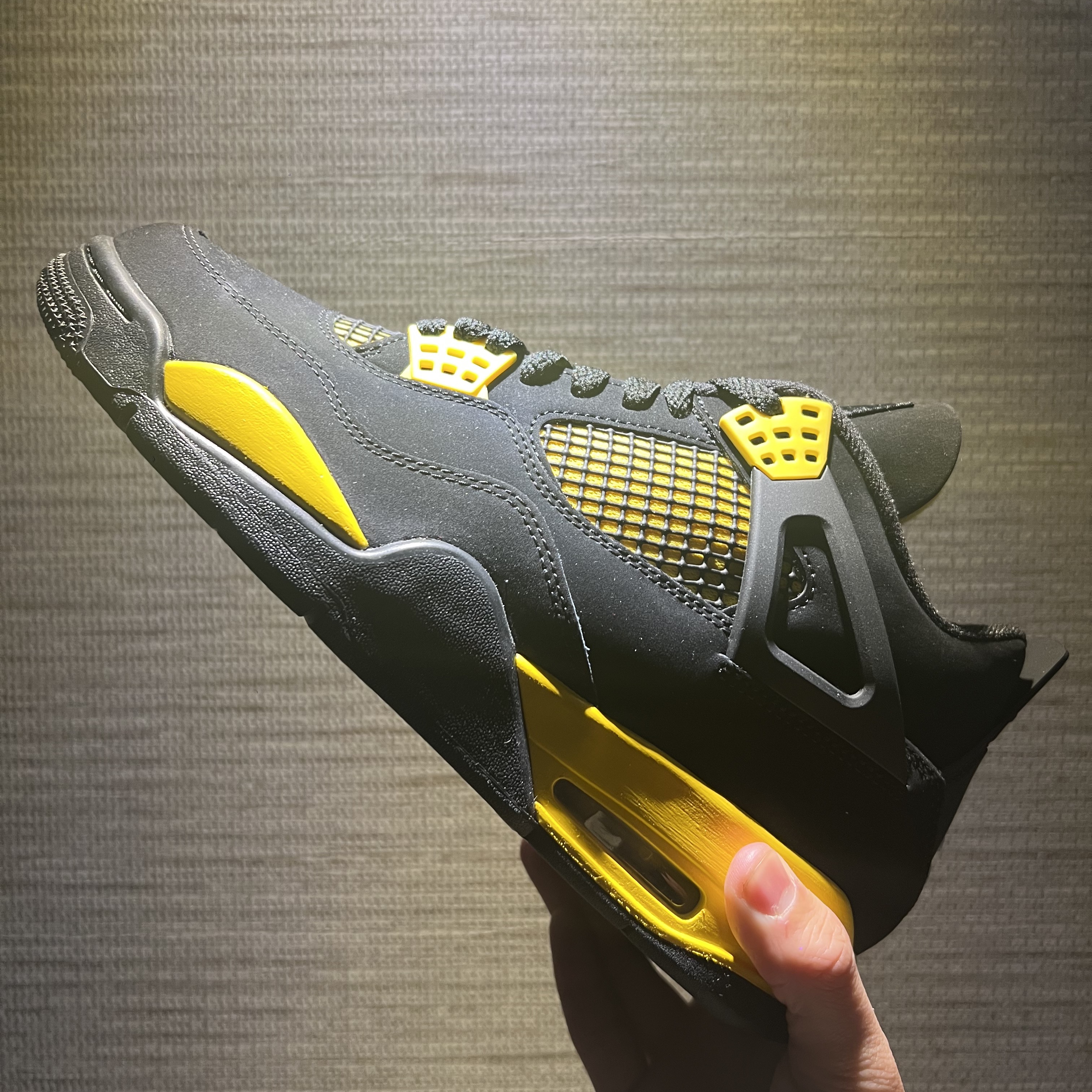 Jordan 4 Retro Thunder 2023 착용 스타일
