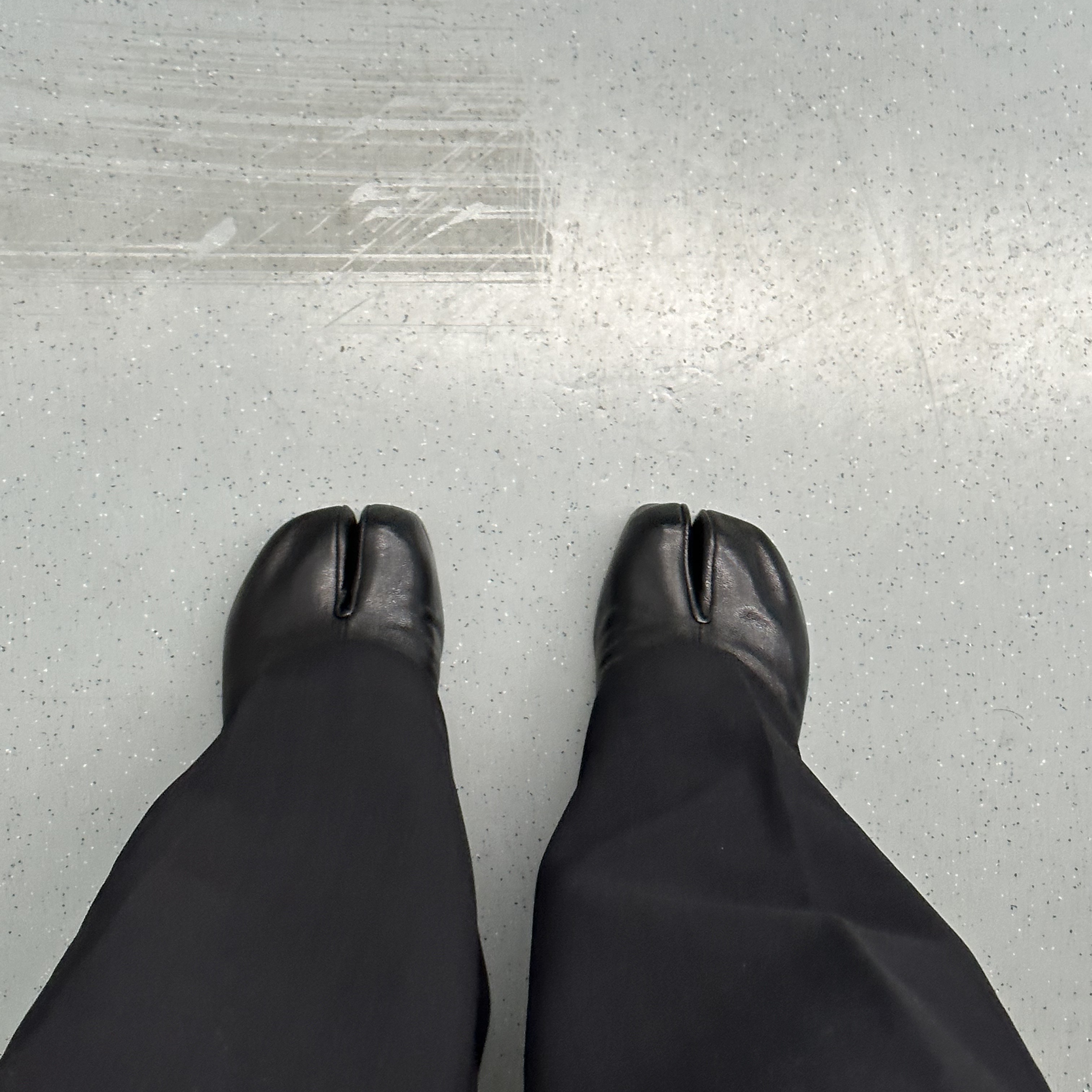 (W) Maison Margiela Tabi Vintage Leather Boot Black 착용 스타일