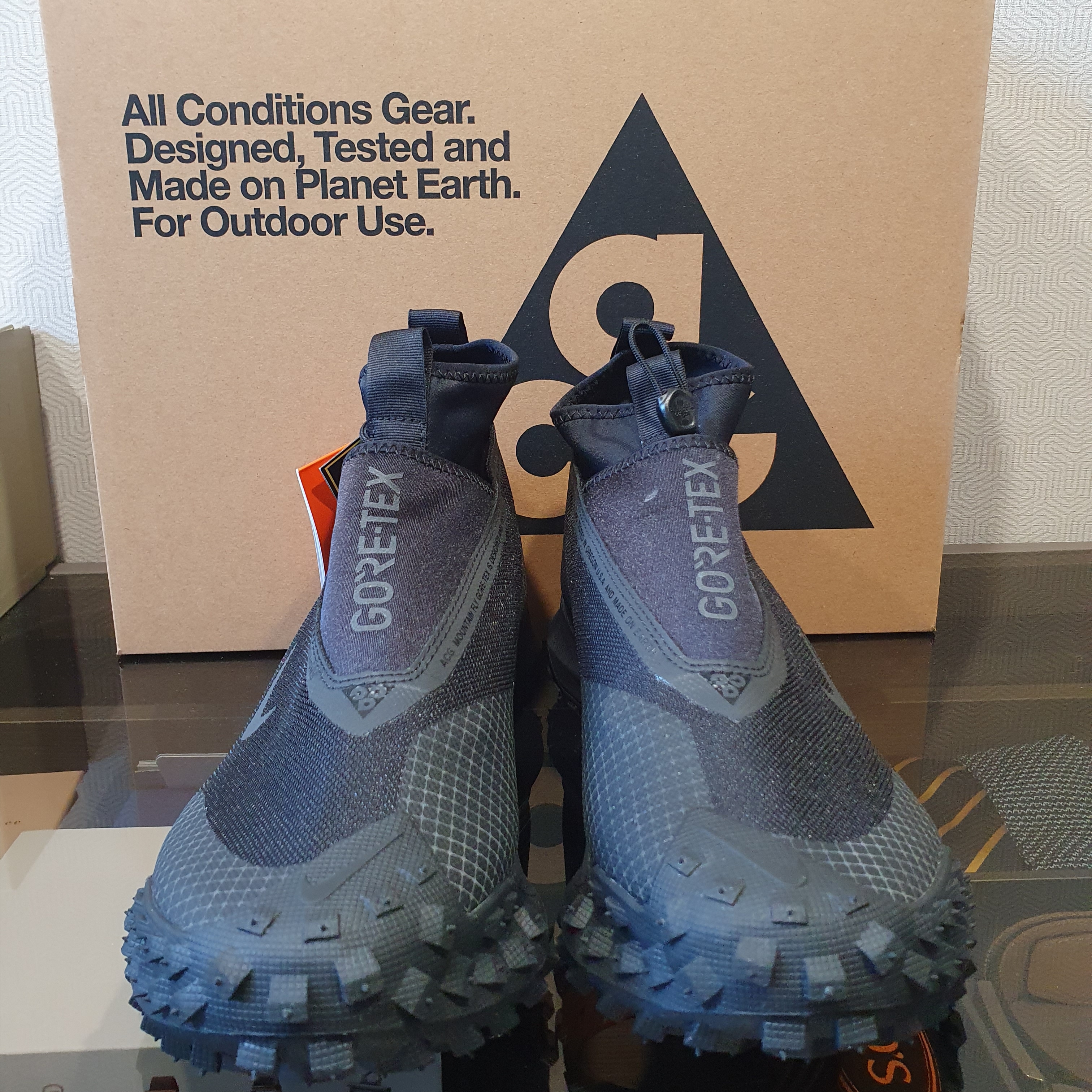 Nike ACG Mountain Fly Gore-Tex Black and Dark Grey, Nike Air Max 97 OG Silver Bullet 2022 착용 스타일 - 1