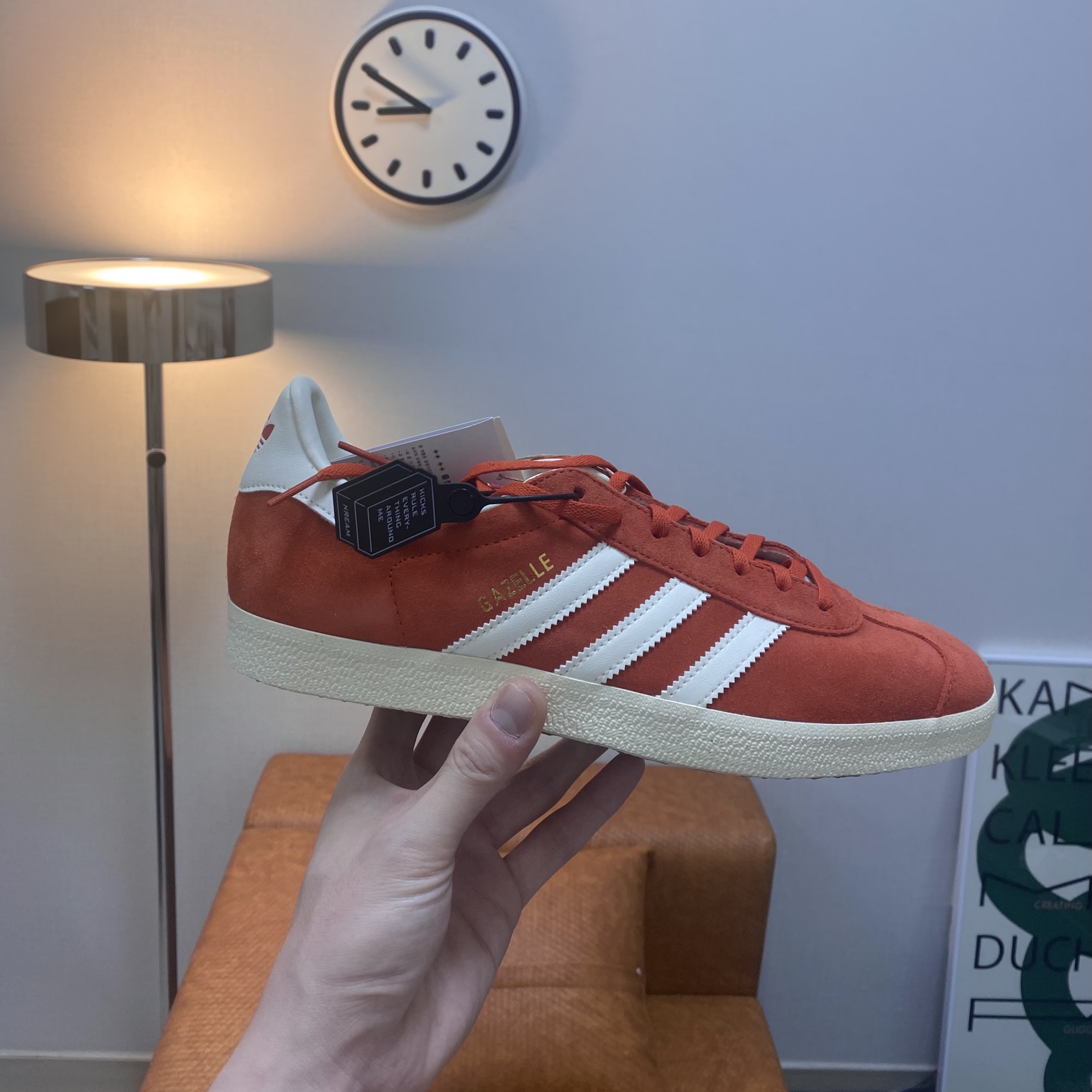 Adidas Gazelle Preloved Red Off White 착용 스타일