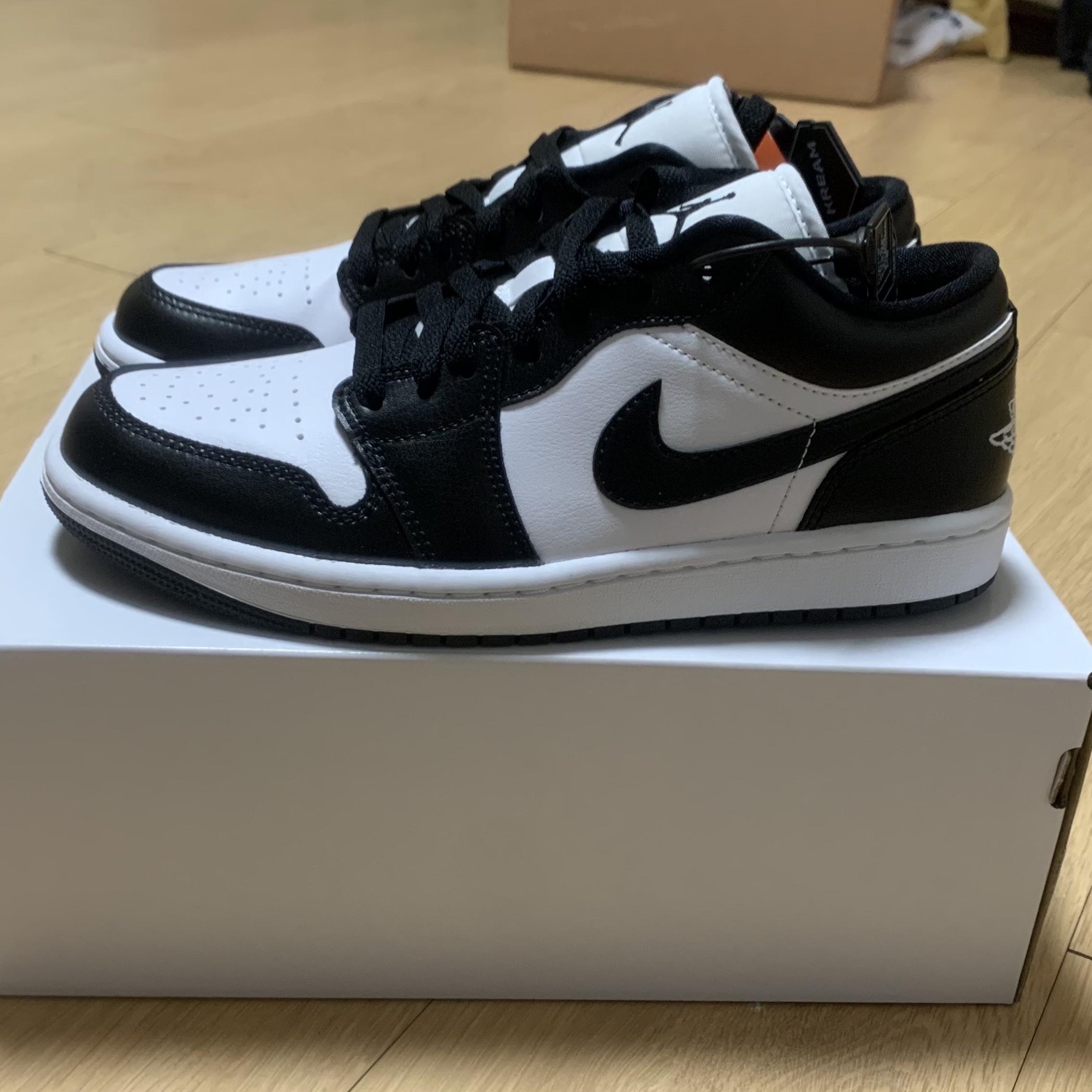 (W) Jordan 1 Low Black and White 착용 스타일 - 1