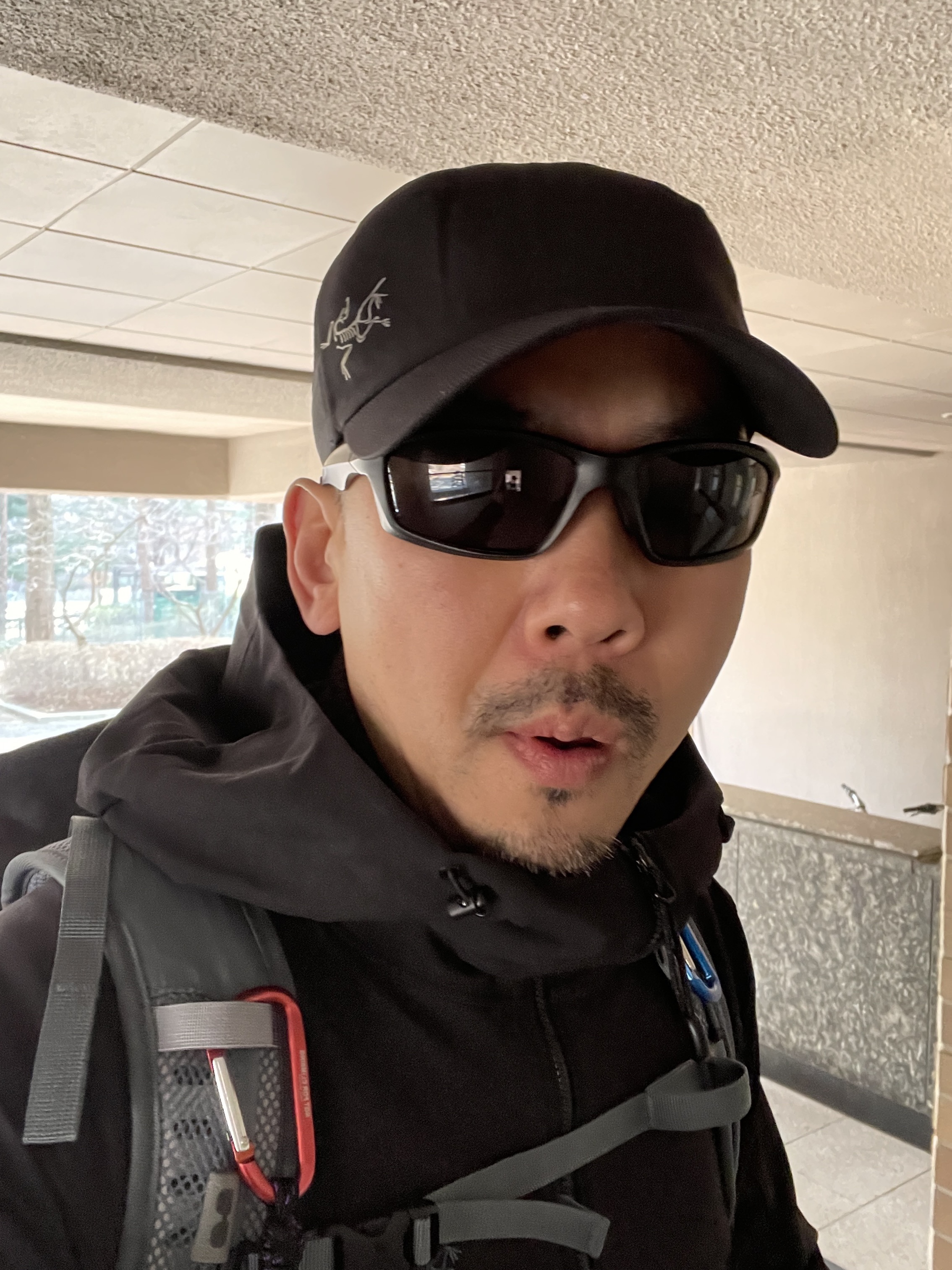 Arc'teryx Calvus Cap Black 착용 스타일