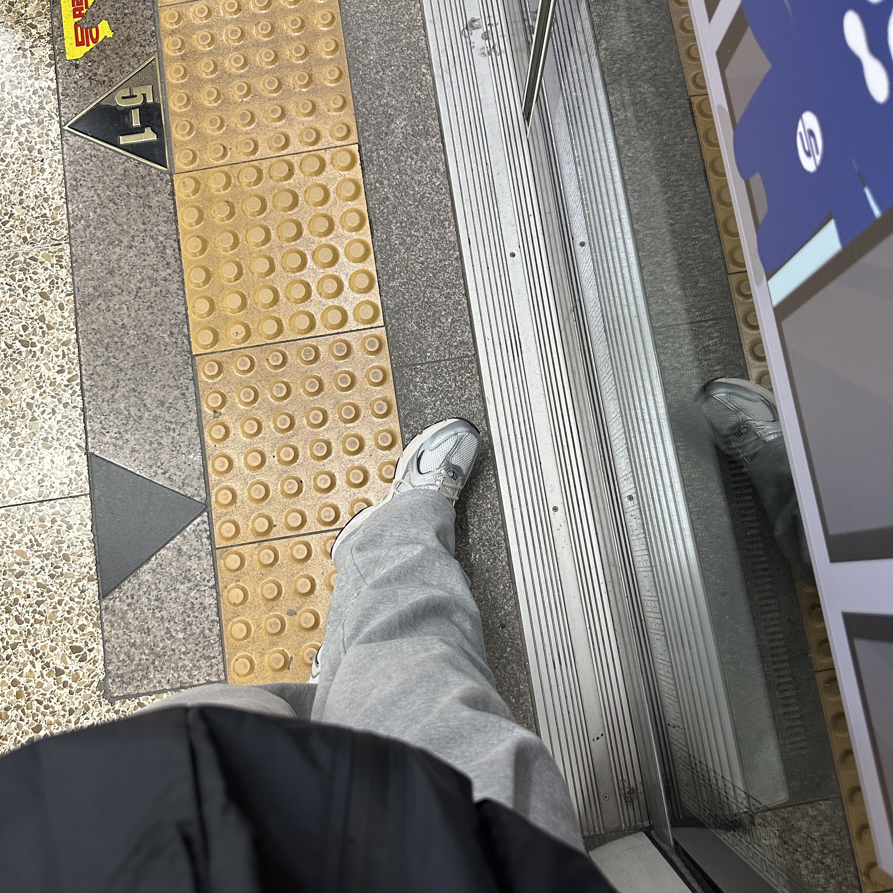 New Balance 530 Steel Grey 착용 스타일