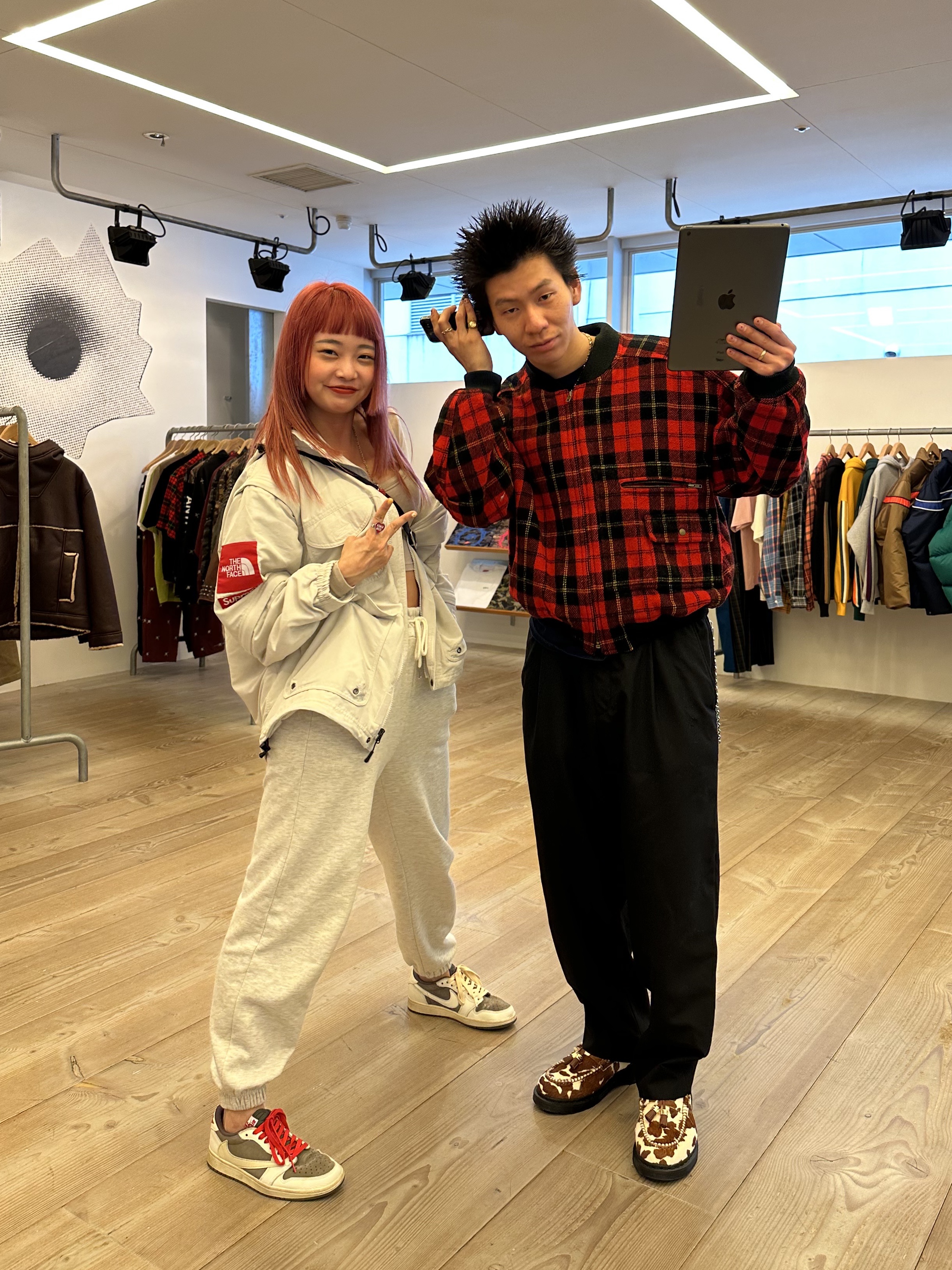 Supreme x The North Face Trekking Convertible Jacket Stone - 22SS, Human Made Heart Ring Red 착용 스타일 - 1