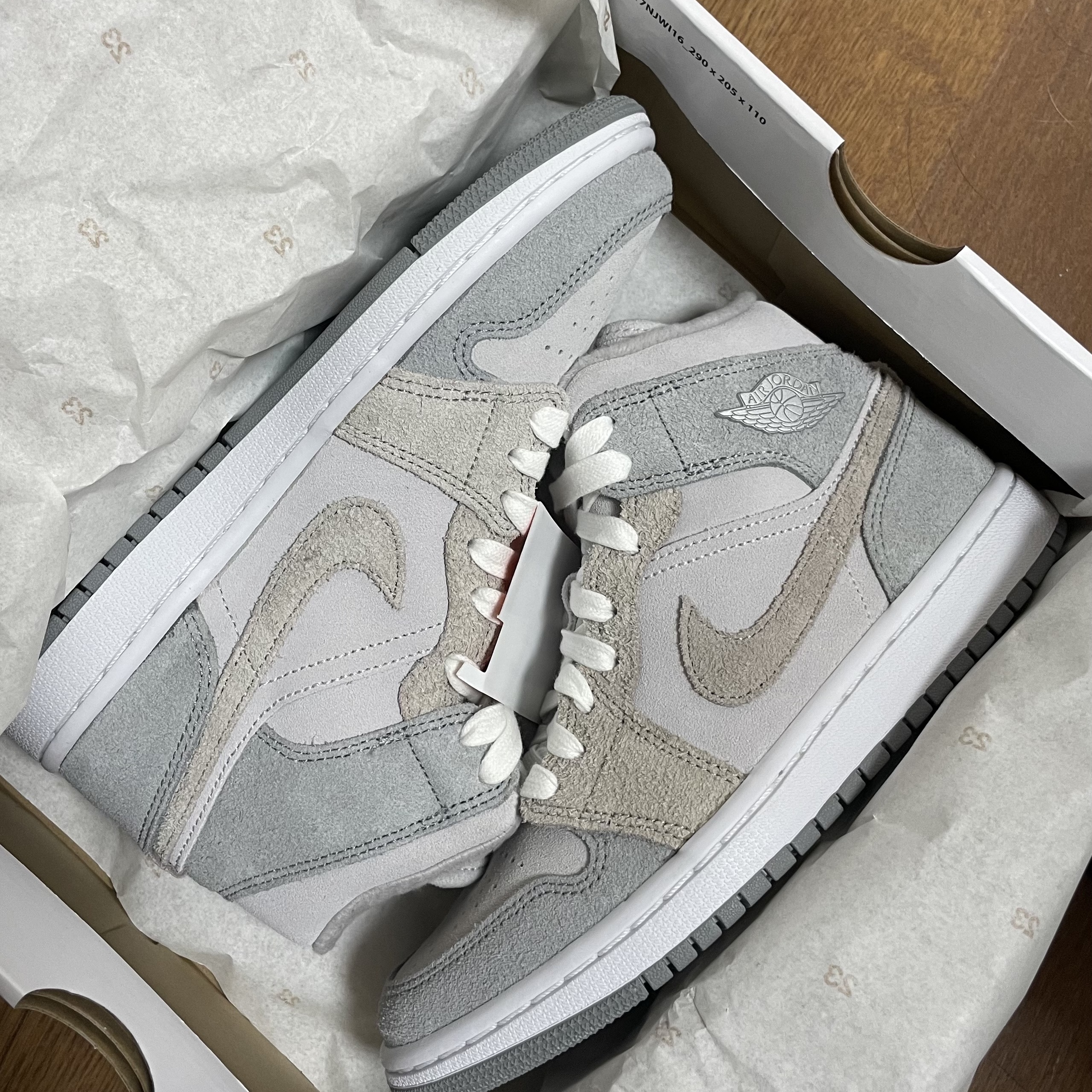 (W) Jordan 1 Mid SE Particle Grey 착용 스타일 - 3