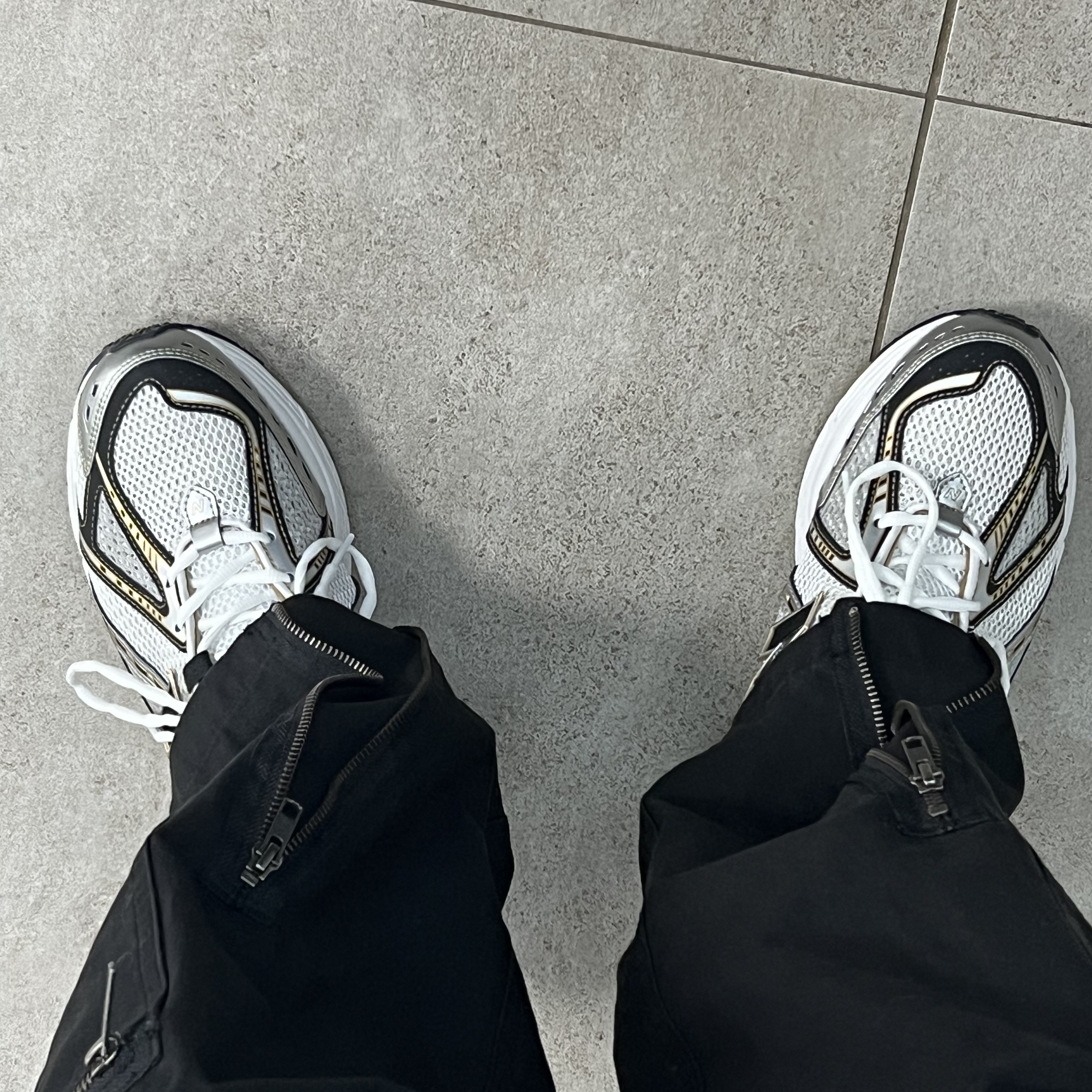 New Balance 1906R White Gold 착용 스타일