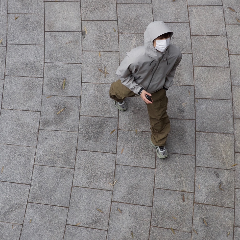 Sansan Gear Windblock Jacket Grey - 23SS, Asics Jog 100 S Sheet Rock - 2E Wide 착용 스타일 - 1