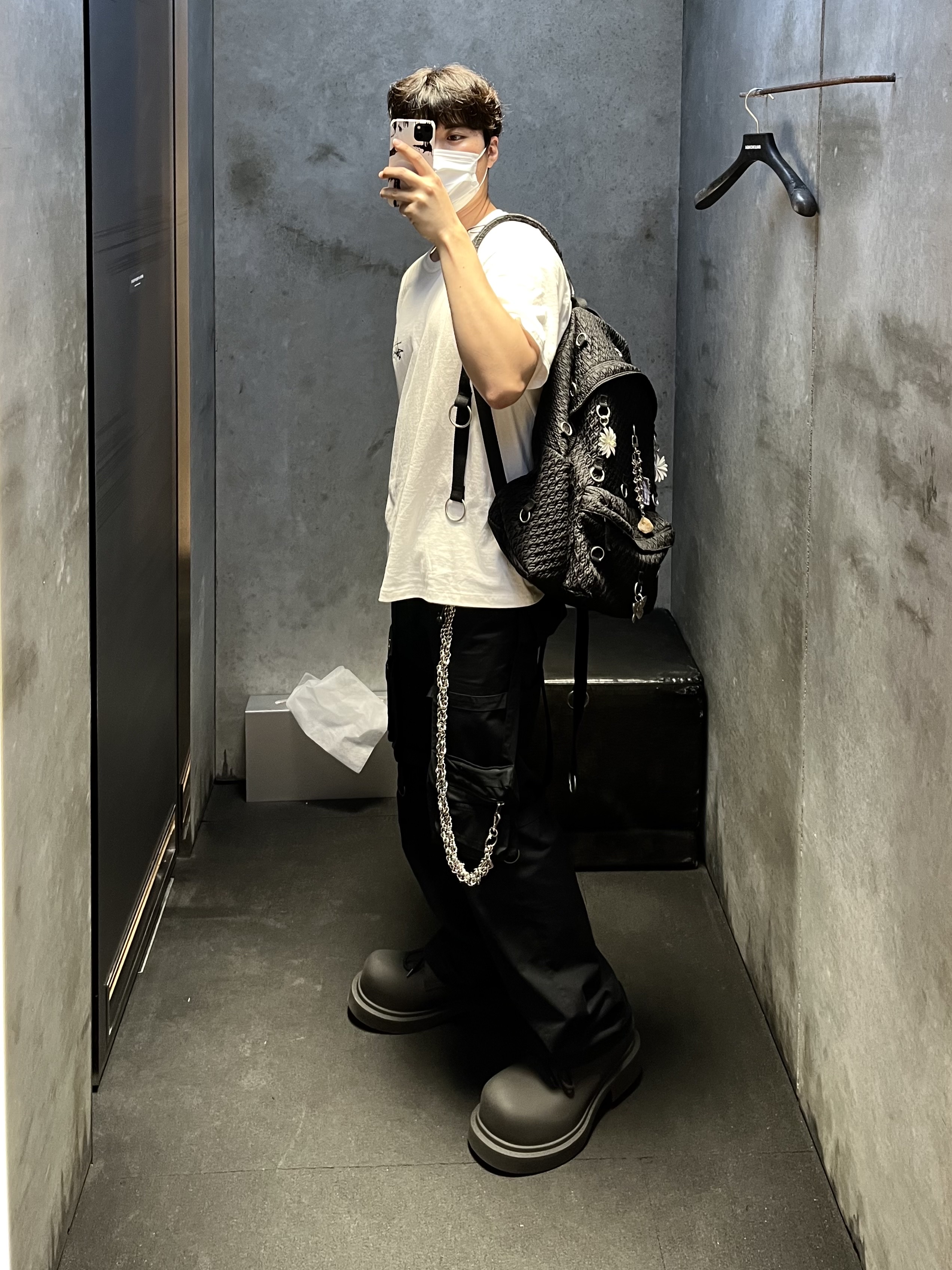 Balenciaga Steroid Derby Black, Jordan 1 x Off-White Retro High University Blue 착용 스타일 - 1