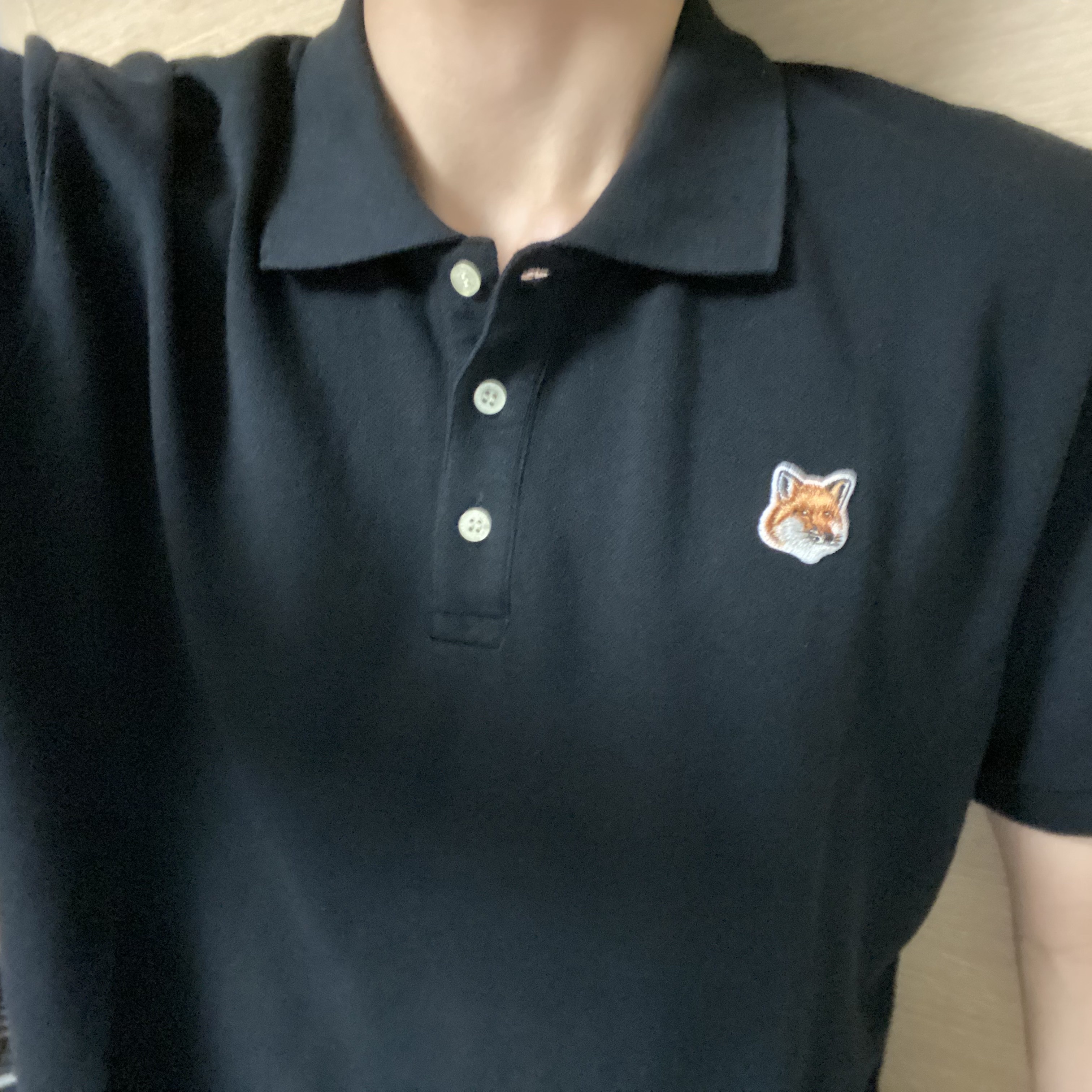 Maison Kitsune Fox Head Patch Classic Polo Black 착용 스타일
