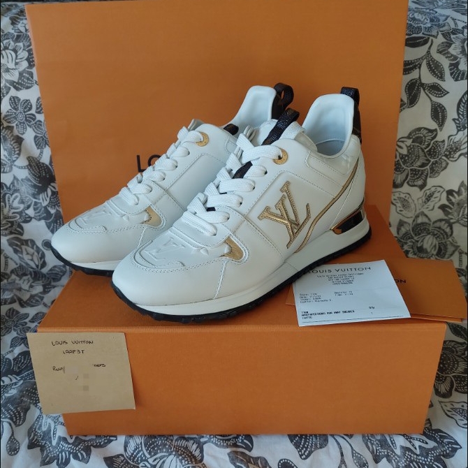 (W) Louis Vuitton Run Away Sneakers White 착용 스타일 - 5