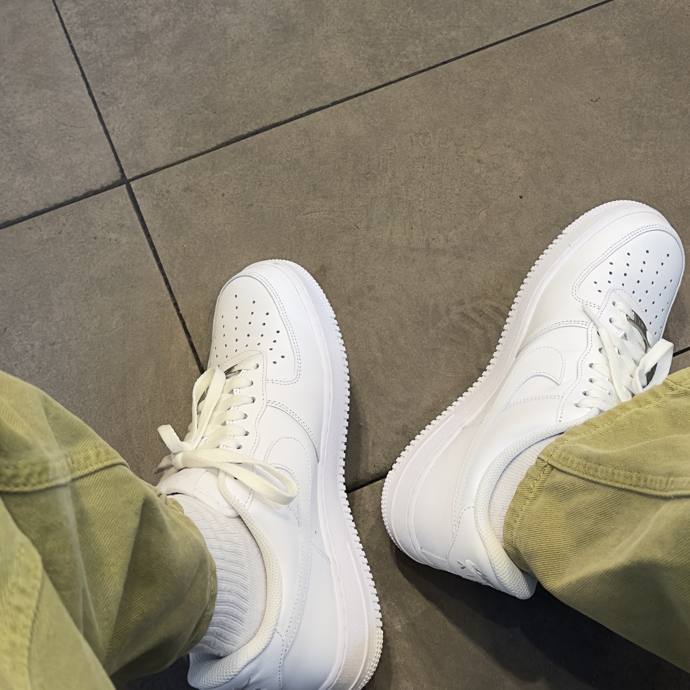 Nike Air Force 1 '07 Low White 착용 스타일