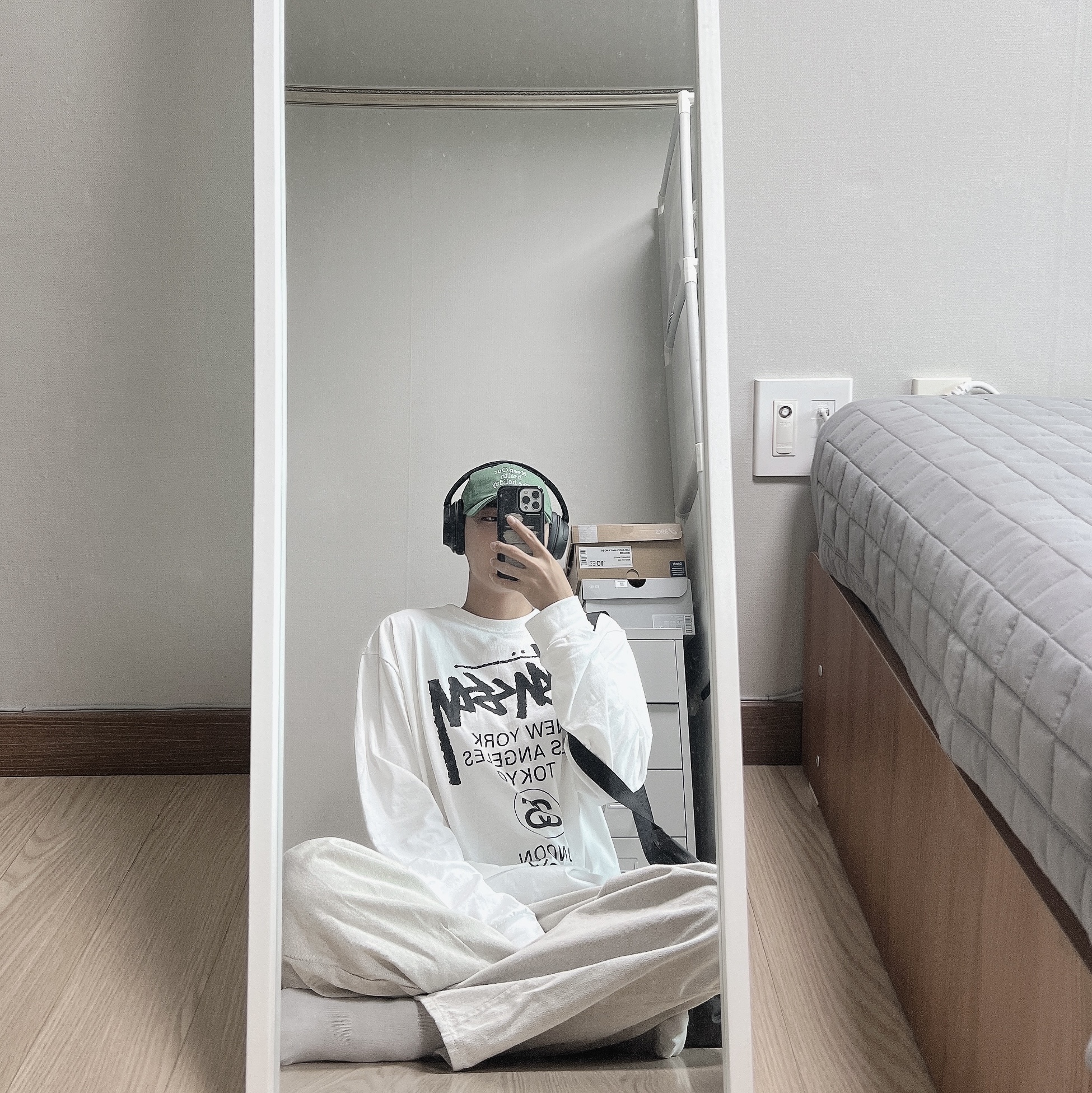 Stussy World Tour LS T-Shirt White 착용 스타일 - 2