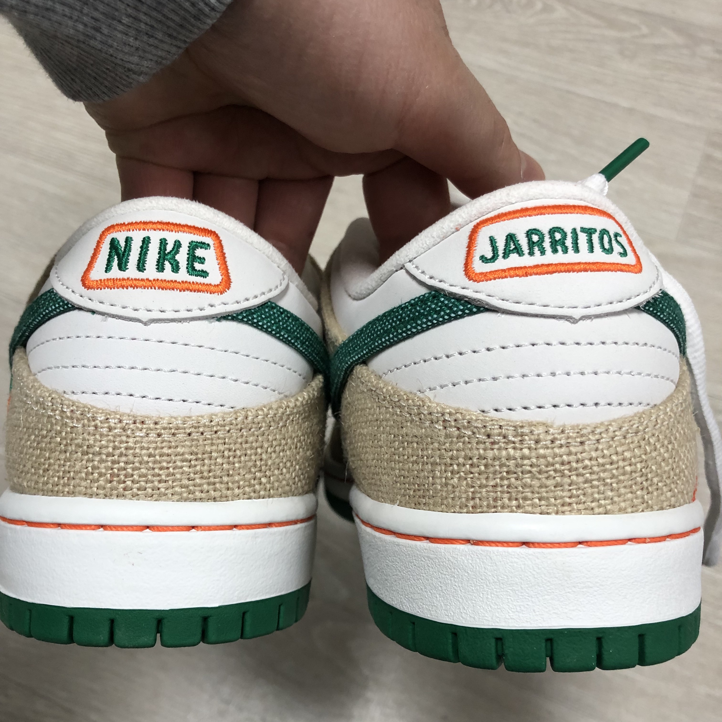 Nike x Jarritos SB Dunk Low Phantom and Malachite 착용 스타일 - 1