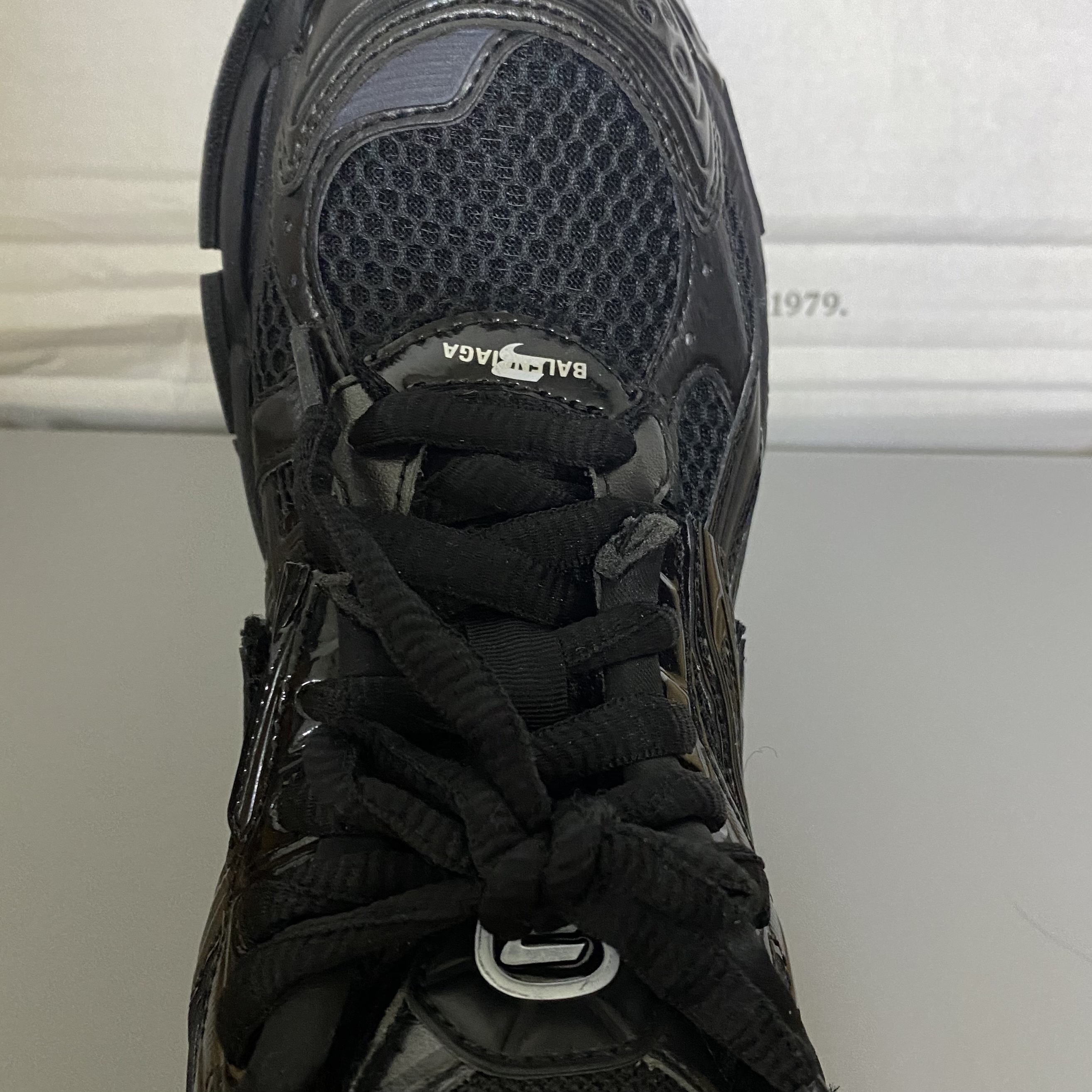 Balenciaga Runner Sneakers Monocolor Black 착용 스타일