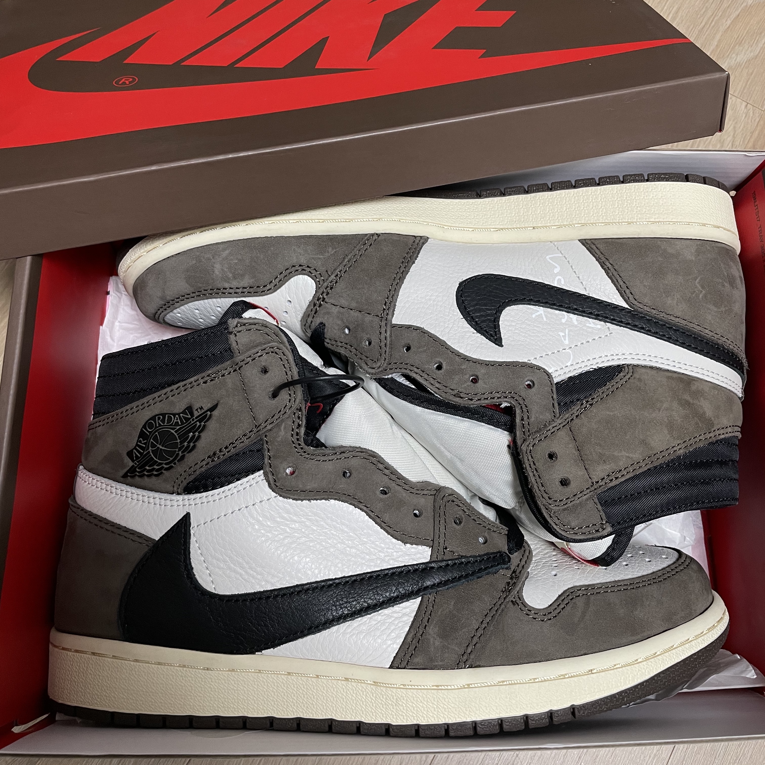 Jordan 1 x Travis Scott Retro High OG SP Mocha 착용 스타일