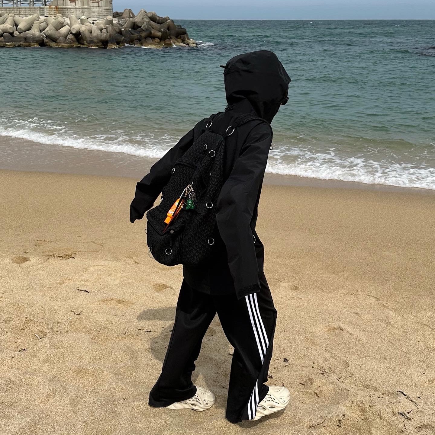 Arc'teryx Alpha SV Jacket 24K Black 착용 스타일