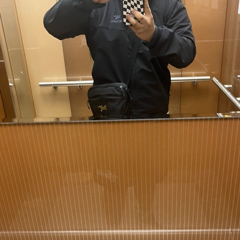 Arc'teryx Mantis 2 Waistpack 24K Black 착용 스타일