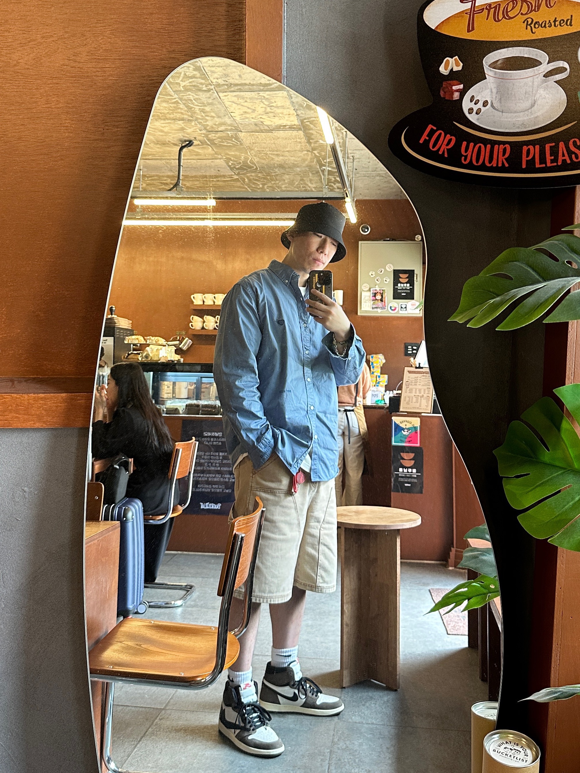 Human Made Pigment Dyed BD L/S Shirt Navy, Jordan 1 x Travis Scott Retro High OG SP Mocha 착용 스타일