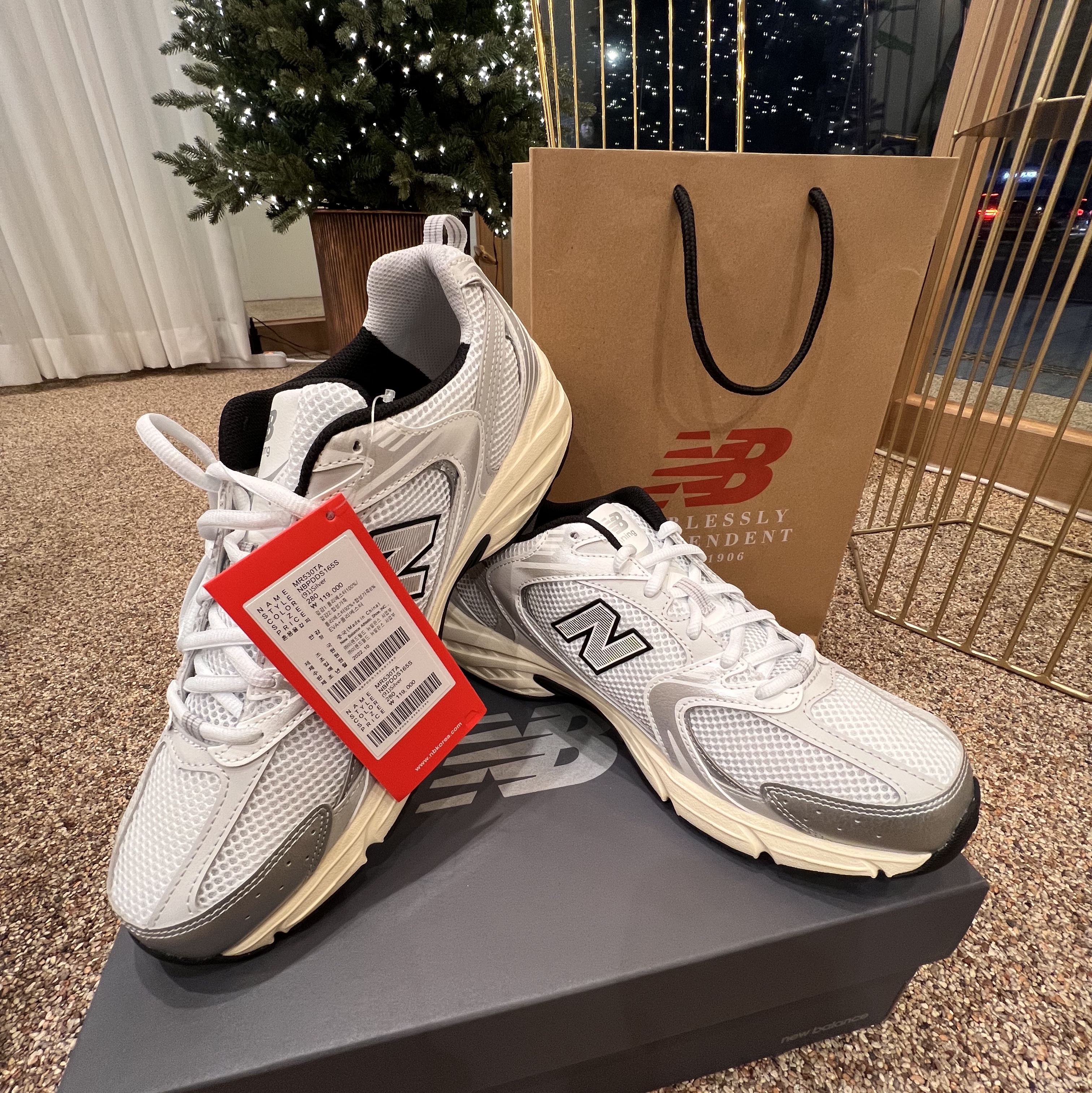 New Balance 530 White 착용 스타일 - 2