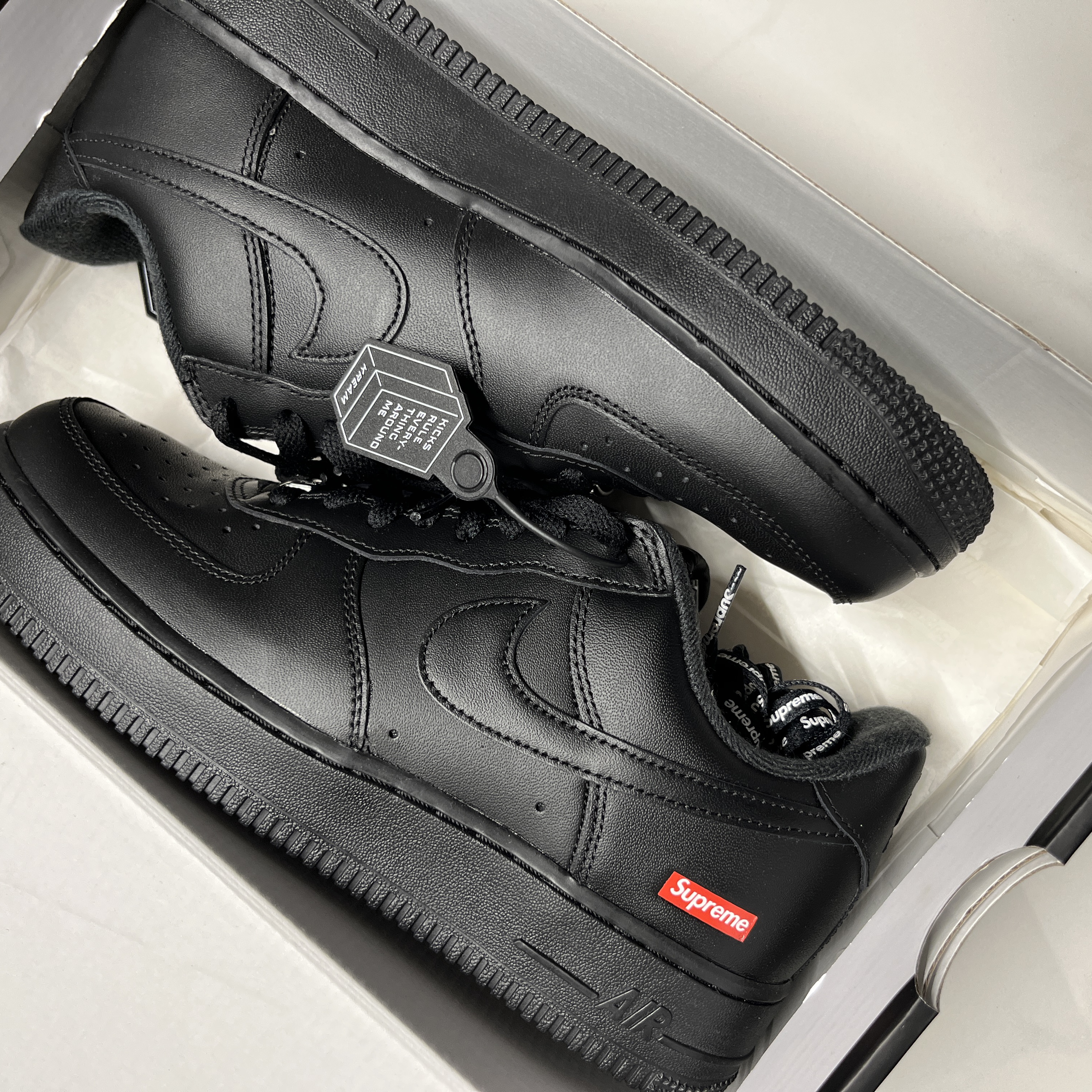 Nike x Supreme Air Force 1 Low Black 착용 스타일
