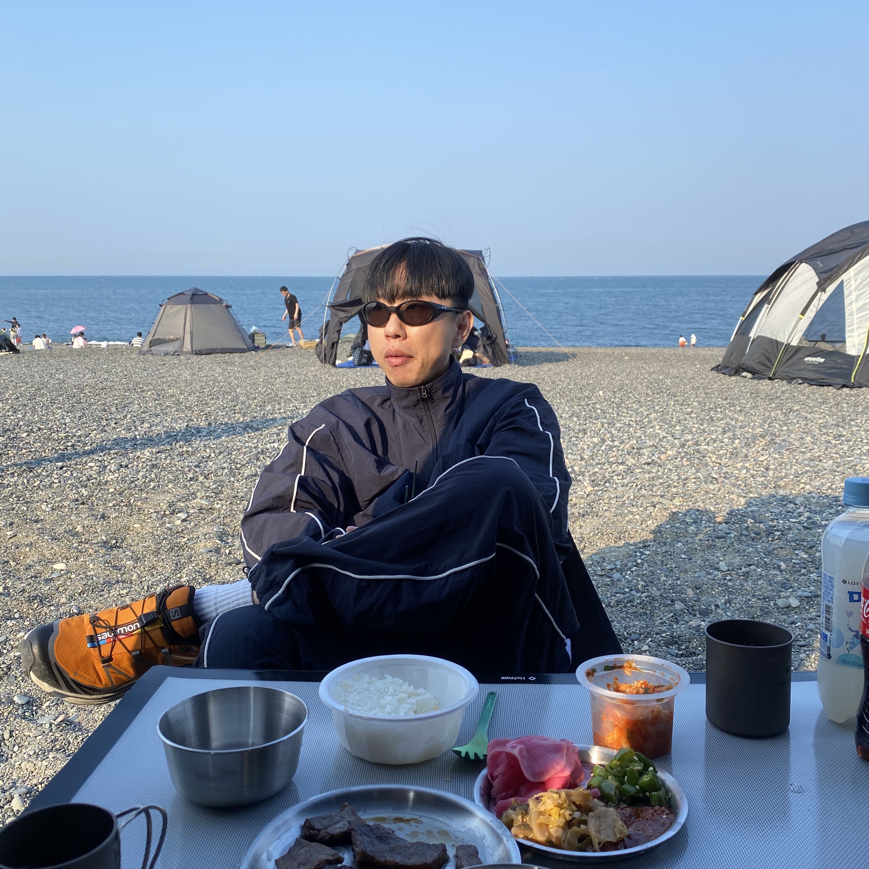 Oakley Eye Jacket Redux Matte Black Frame Prizm Grey Lenses High Bridge Fit, Salomon XT-6 Apricot Buff 착용 스타일