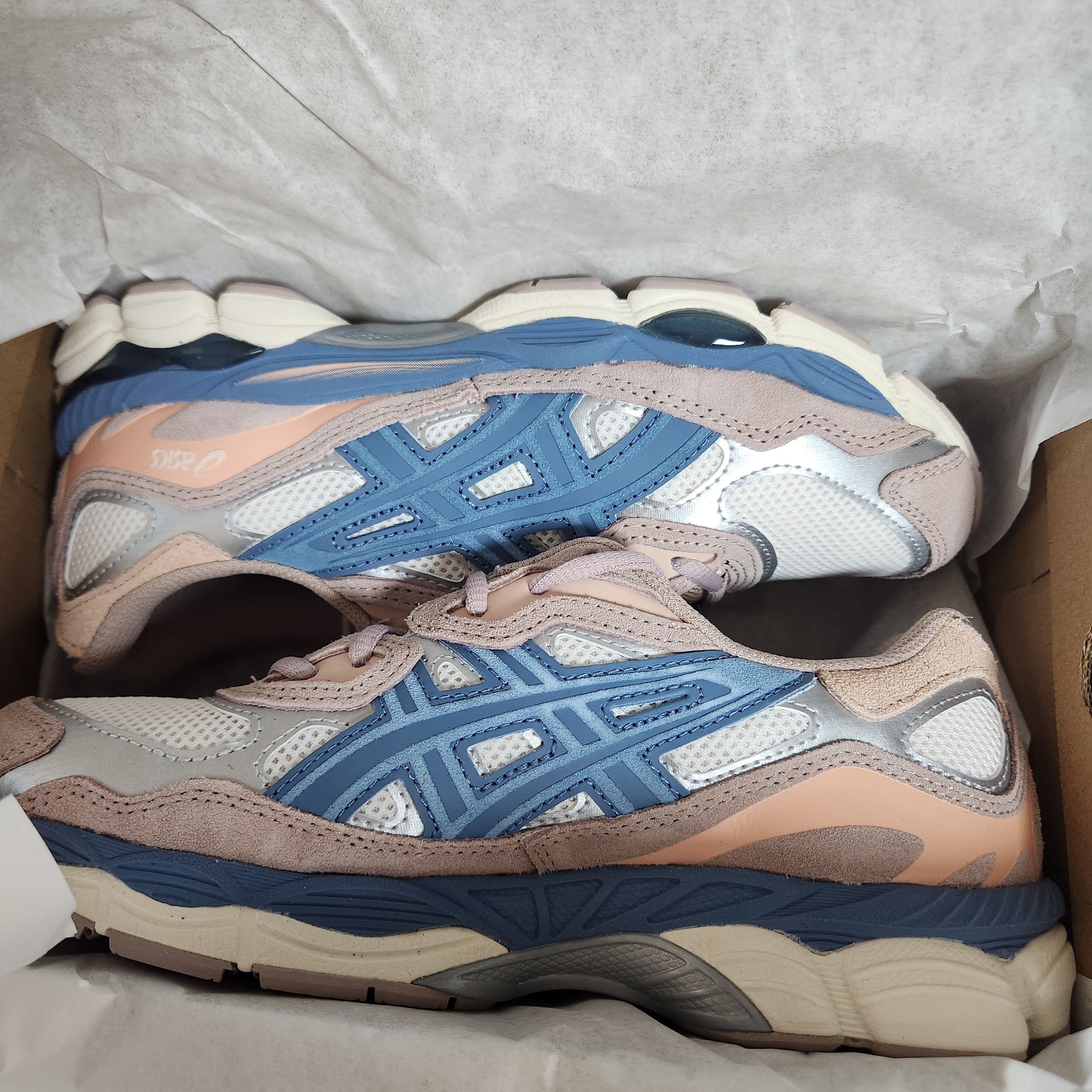 (W) Asics Gel-NYC Cream Grey Floss 착용 스타일 - 1