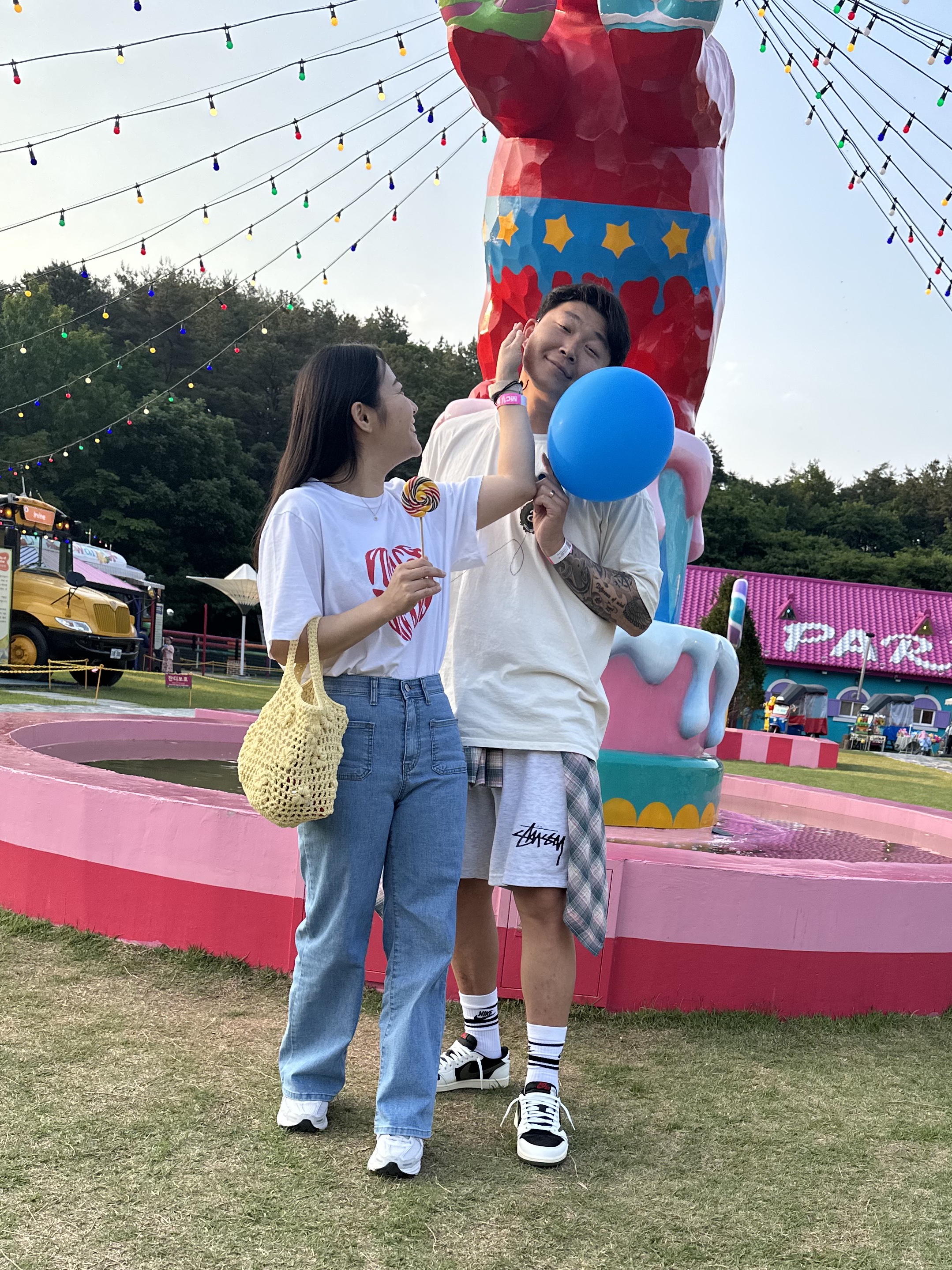 Stussy Crown Wreath Pigment Dyed T-Shirt Natural, (W) Jordan 1 x Travis Scott Retro Low OG SP Medium Olive 착용 스타일 - 3