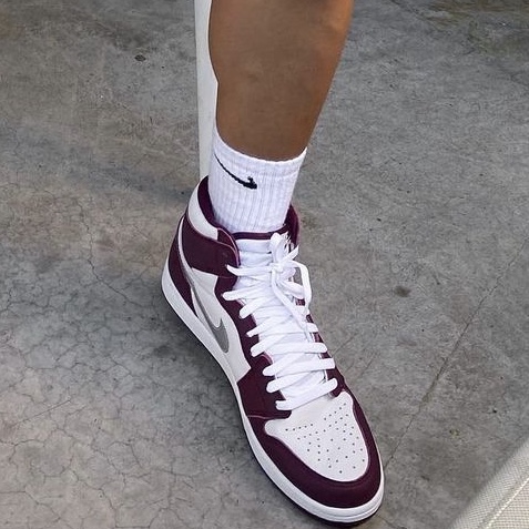 Jordan 1 Retro High OG Bordeaux 착용 스타일