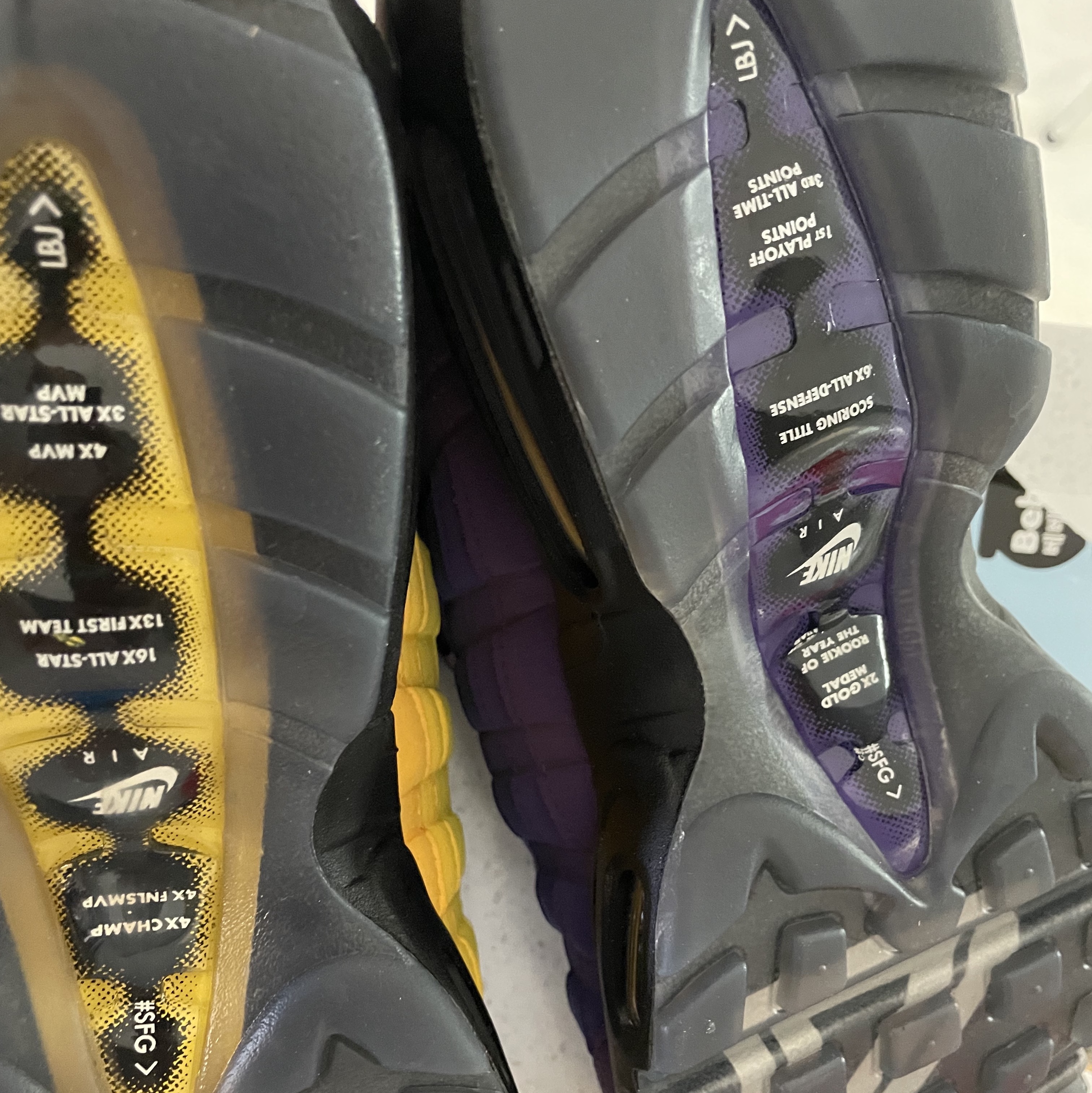 Nike Air Max 95 NRG LeBron Lakers Home Team 착용 스타일 - 2