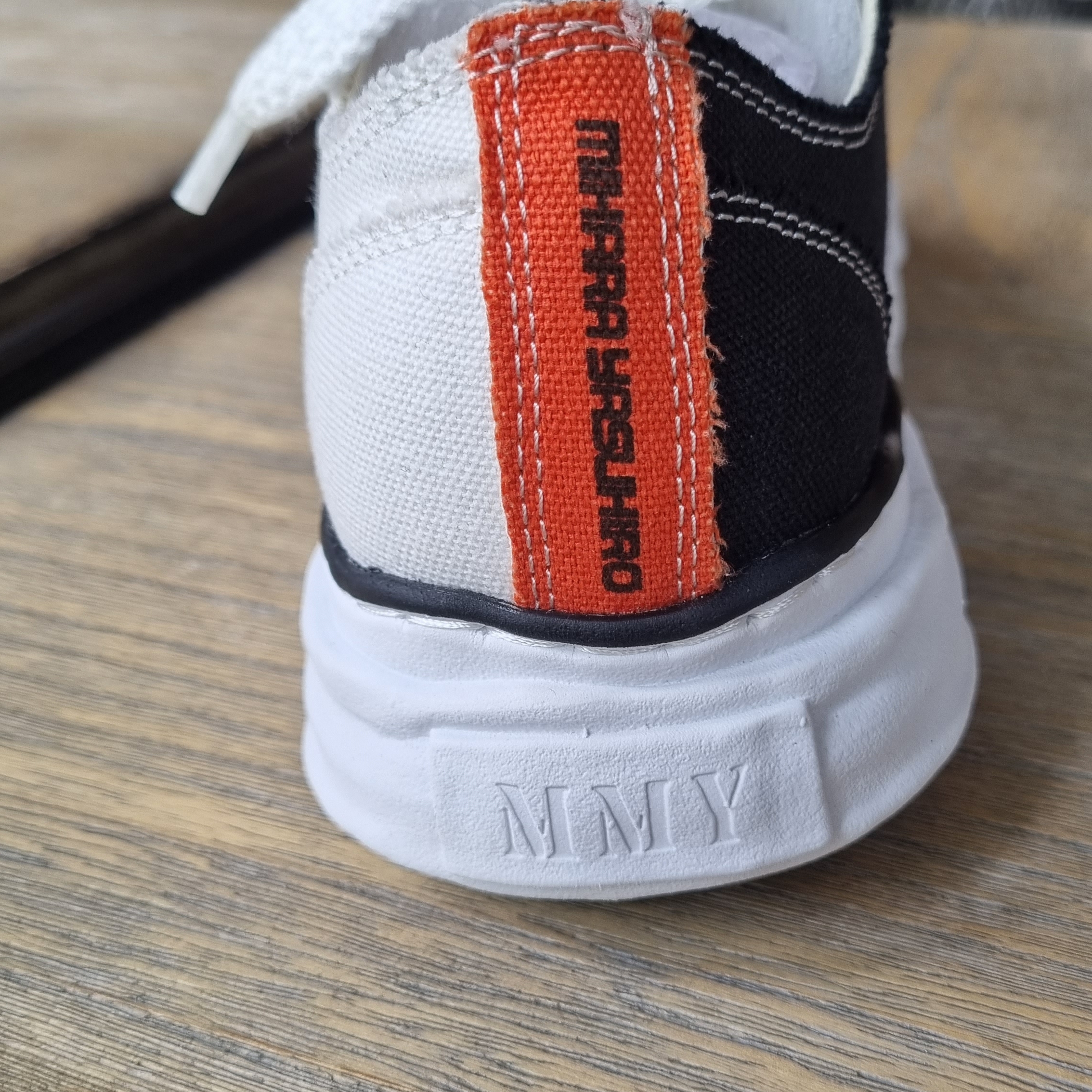 Adidas Superstar 82 Black White, Maison Mihara Yasuhiro Peterson OG Sole Canvas Low Sneakers Black 착용 스타일 - 4