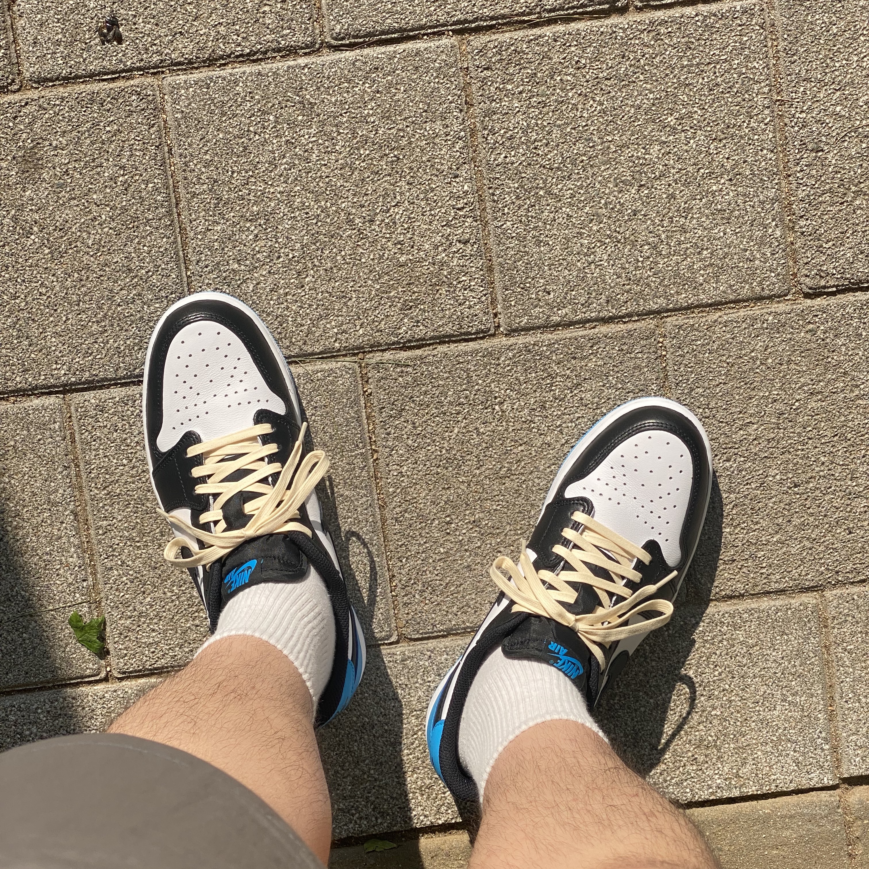 Jordan 1 Retro Low OG Black and Dark Powder Blue 착용 스타일