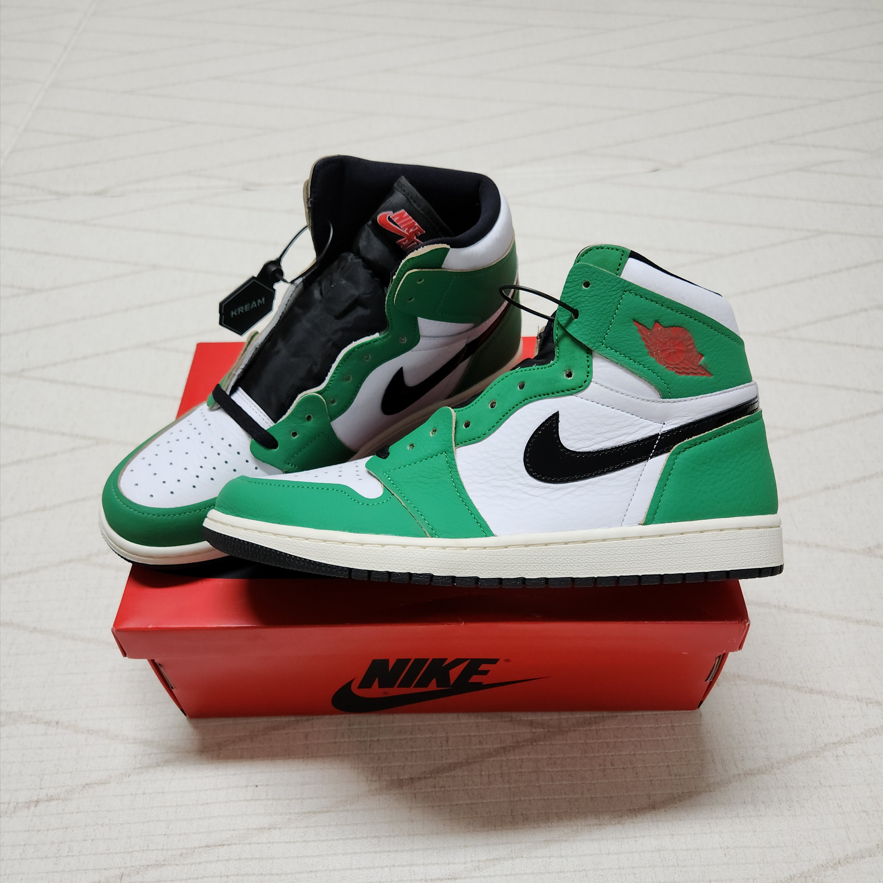 (W) Jordan 1 Retro High OG Lucky Green 착용 스타일 - 3