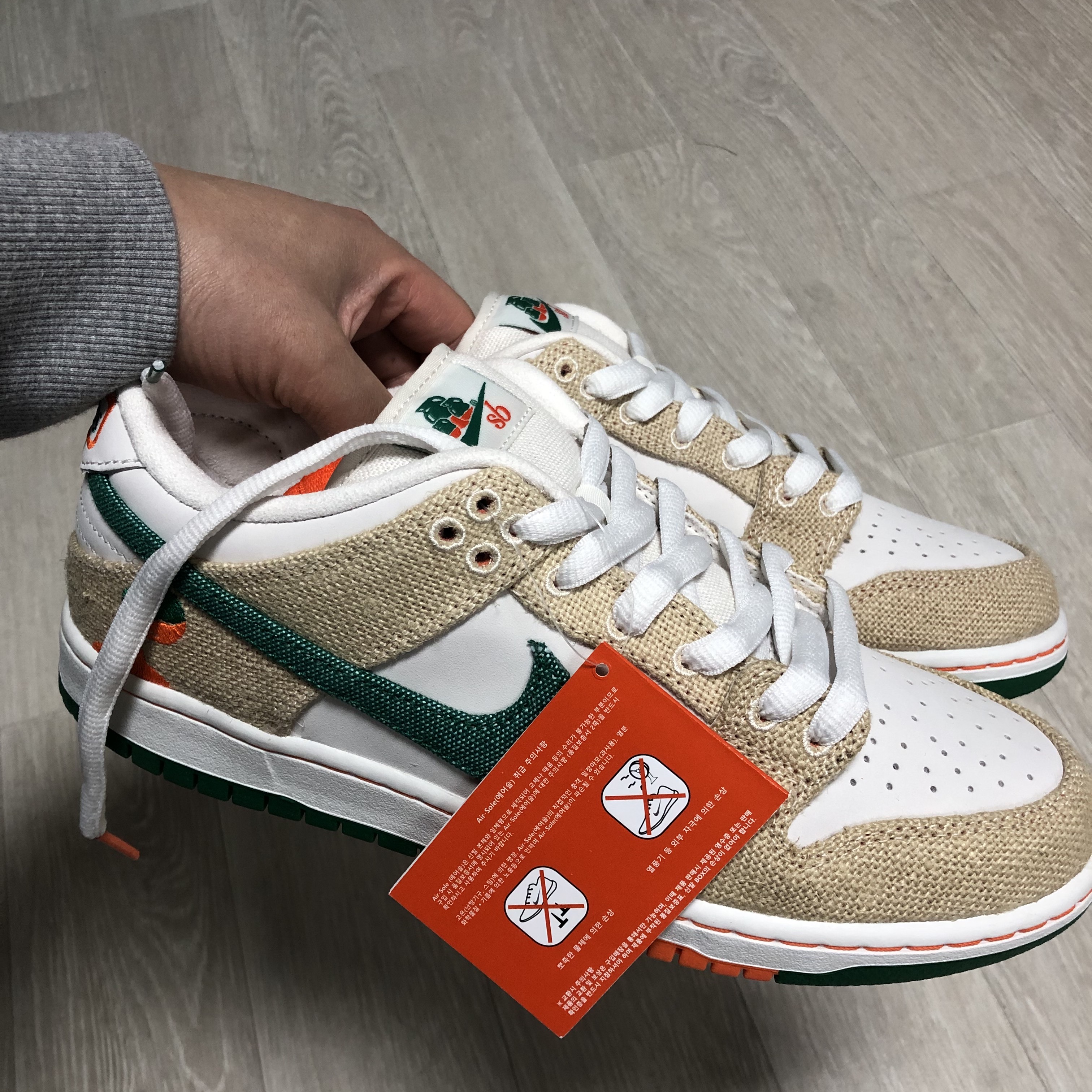Nike x Jarritos SB Dunk Low Phantom and Malachite 착용 스타일 - 2