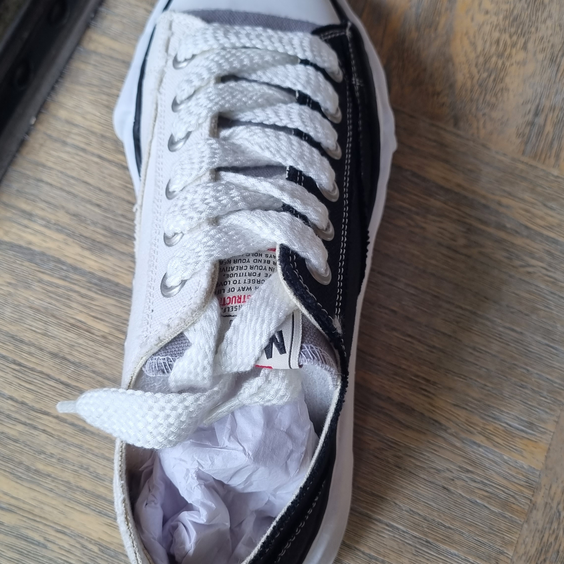 Adidas Superstar 82 Black White, Maison Mihara Yasuhiro Peterson OG Sole Canvas Low Sneakers Black 착용 스타일 - 3