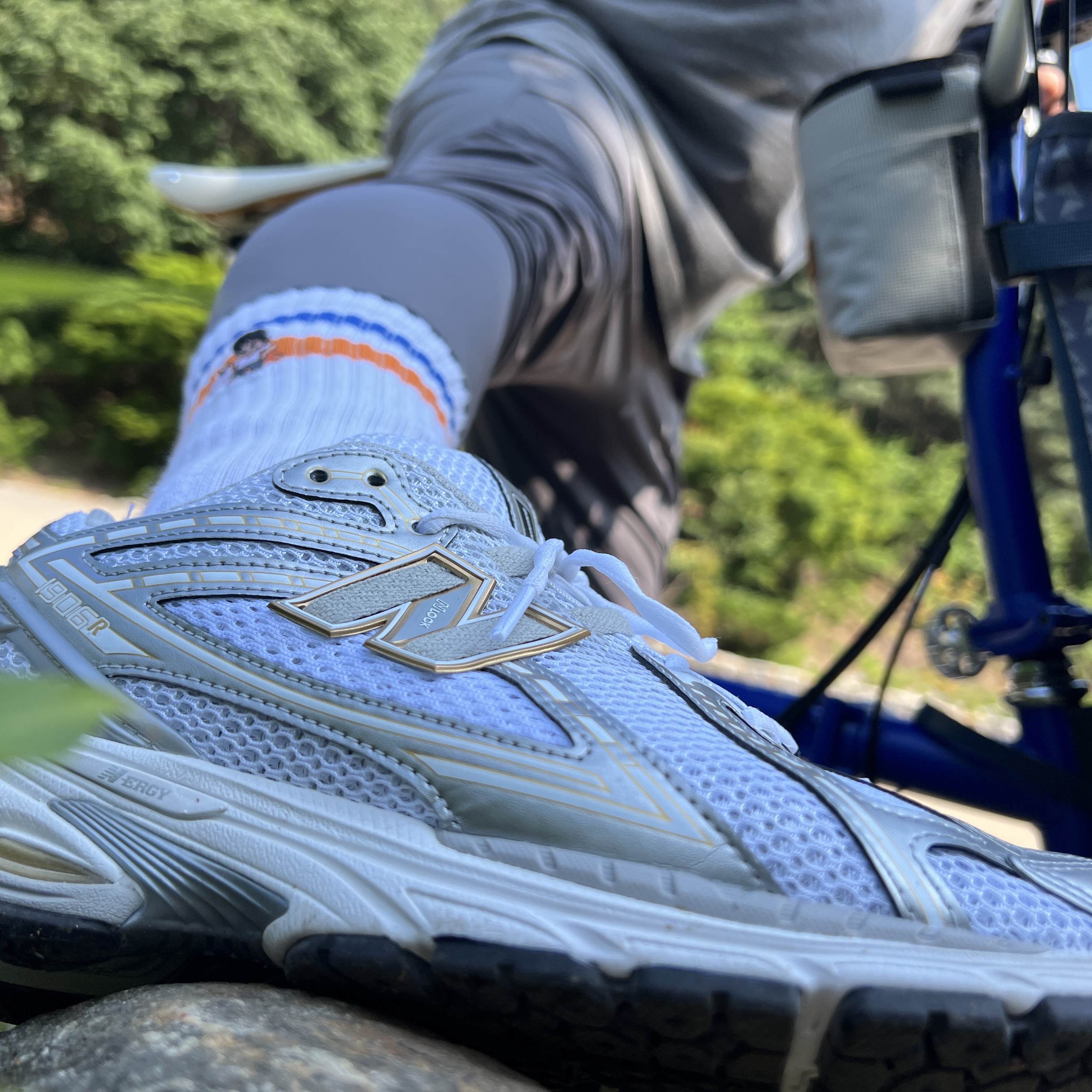 New Balance 1906R White Metallic Silver 착용 스타일 - 1