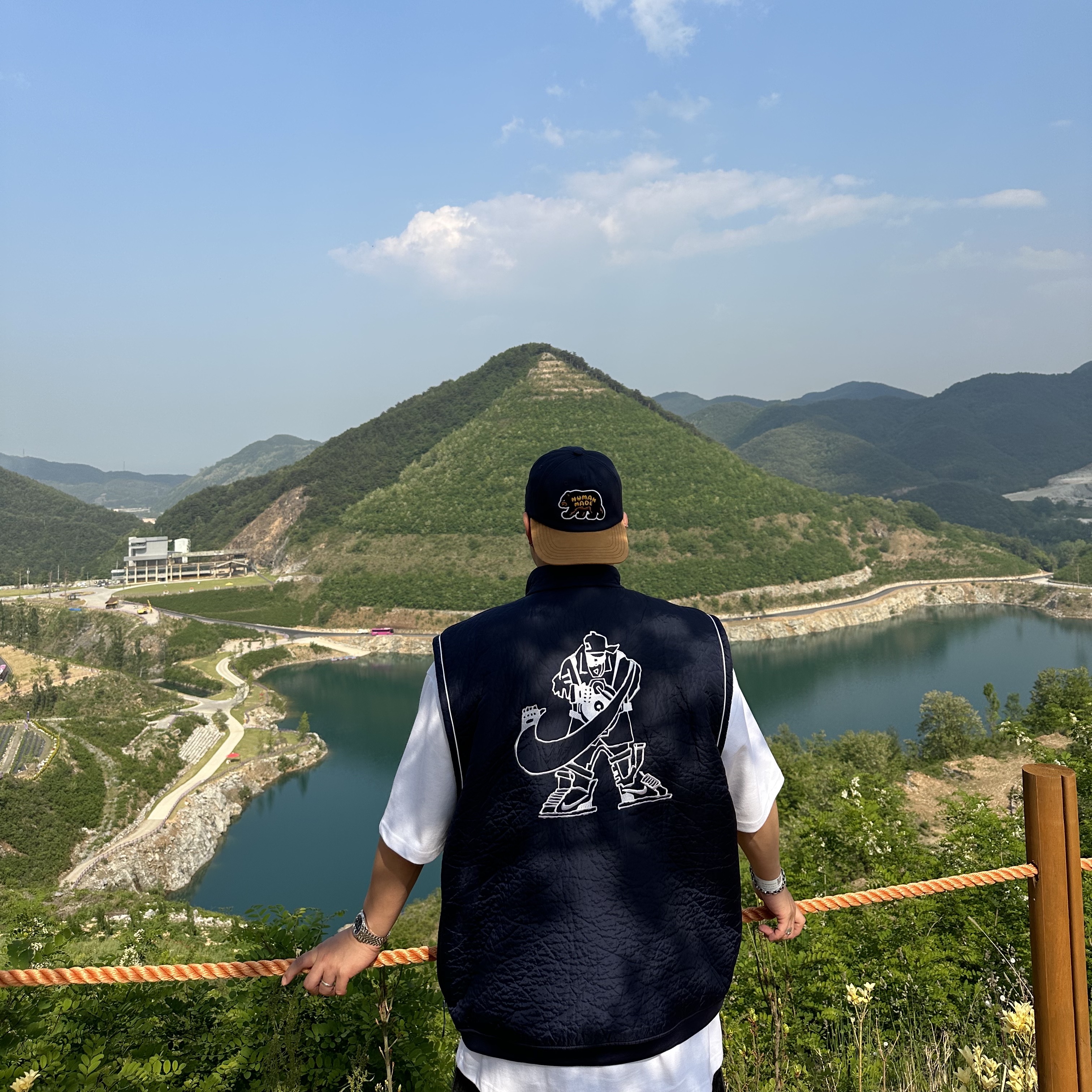 Nike x Cav Empt Vest Navy, Human Made 5 Panel Twill Cap #2 Navy 착용 스타일