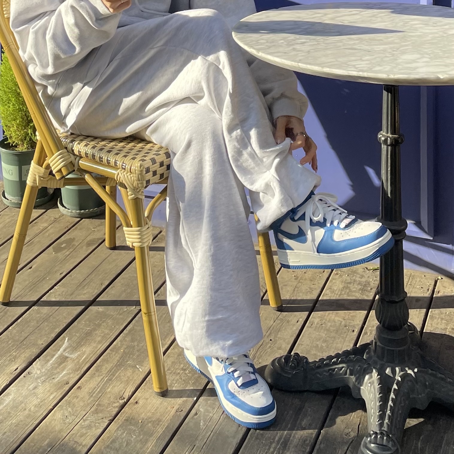 (W) Nike Air Force 1 Mid '07 Military Blue and Doll 착용 스타일 - 2