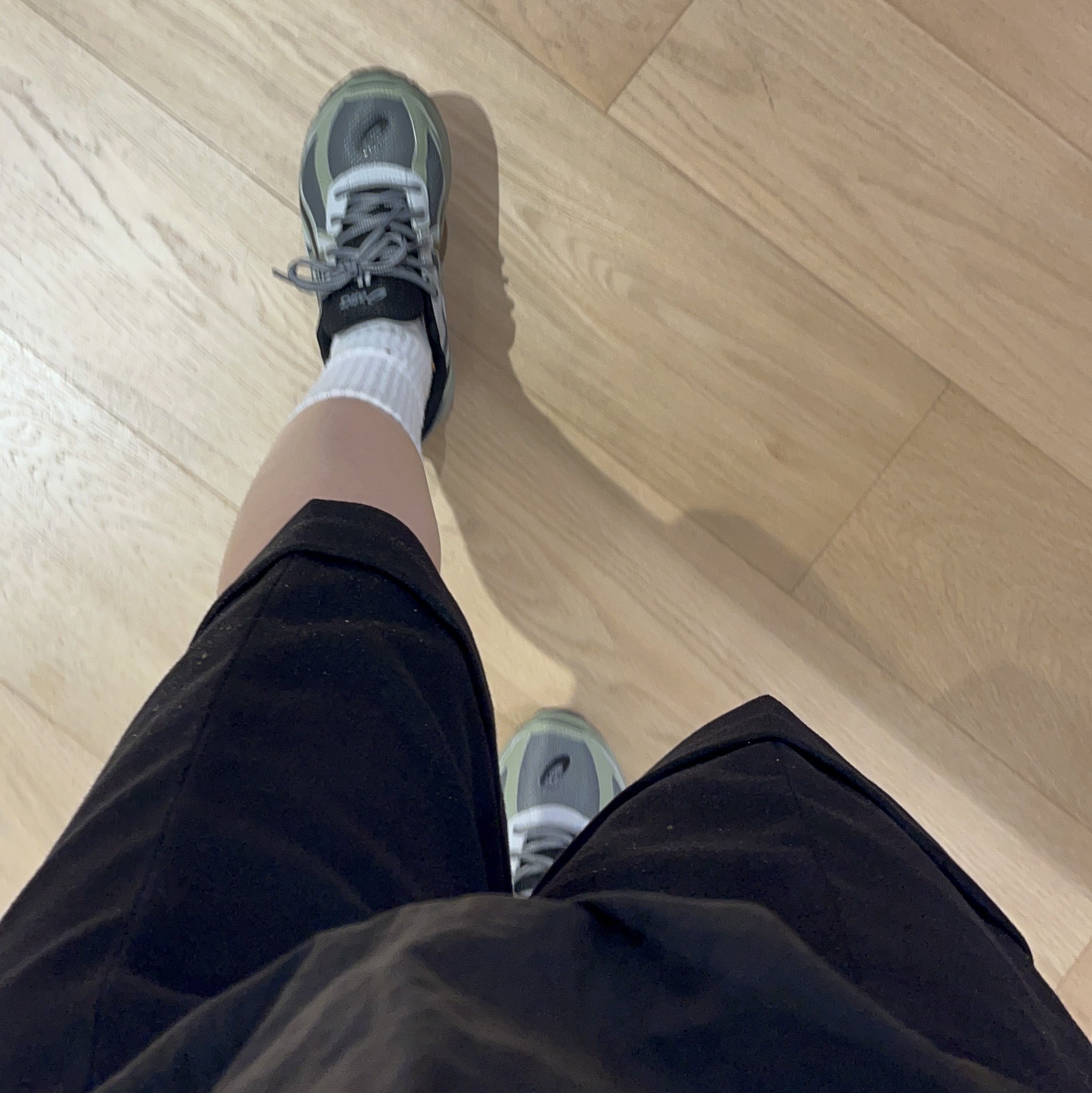 Asics Jog 100 S Sheet Rock - 2E Wide 착용 스타일 - 3