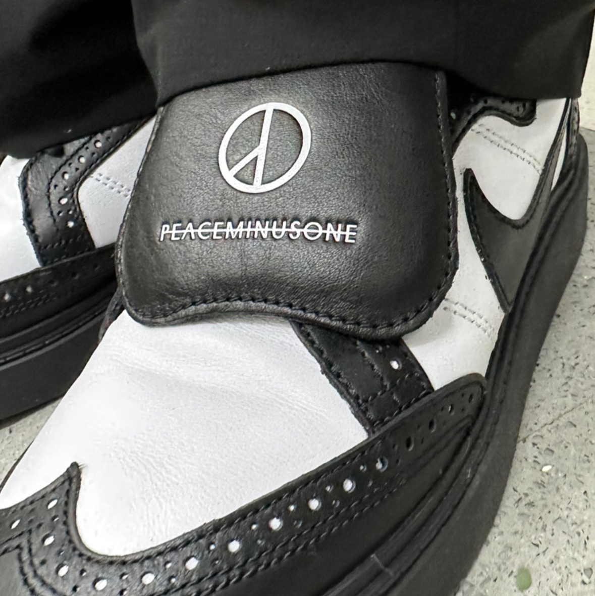 Nike x Peaceminusone Kwondo1 Black and White 착용 스타일 - 1