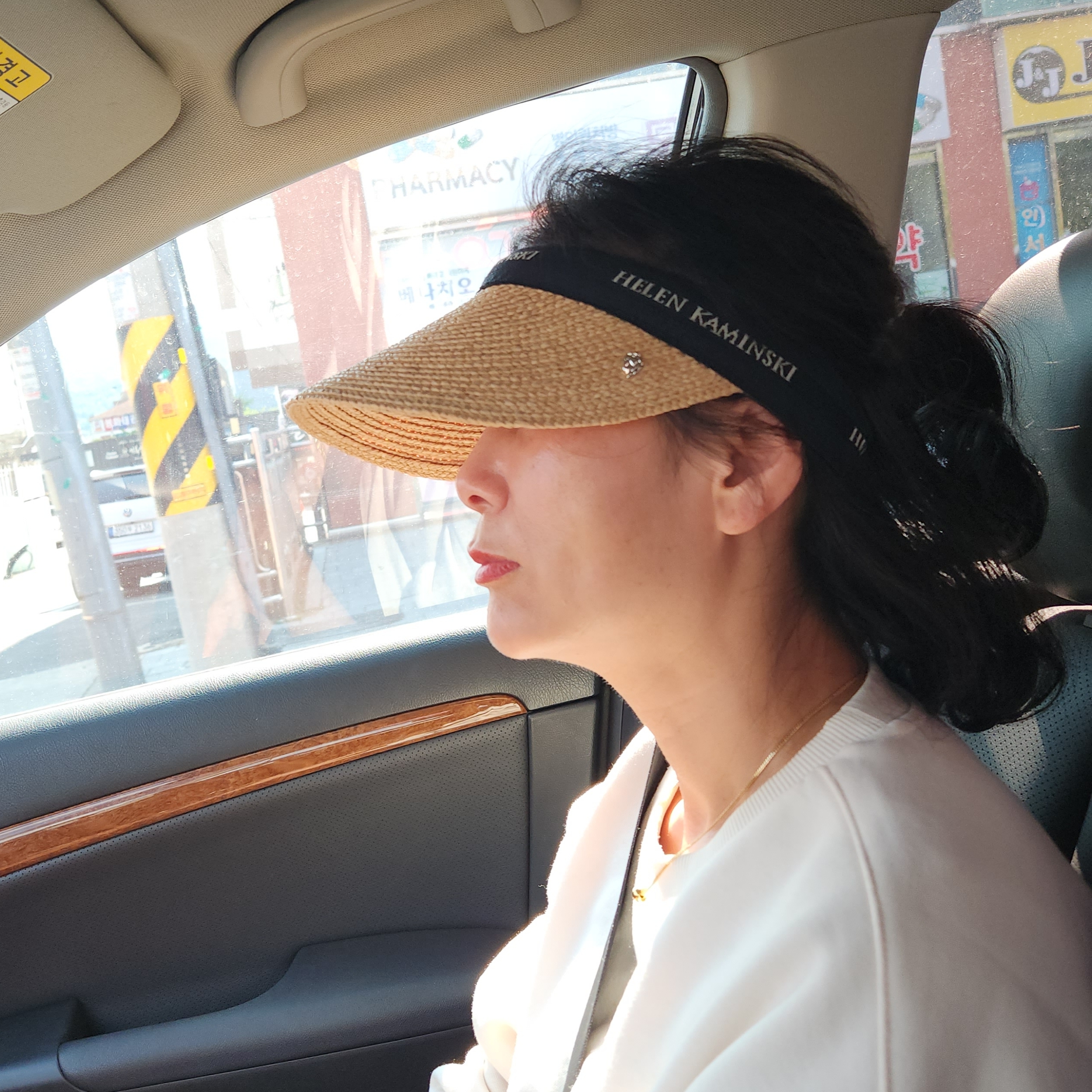 (W) 헬렌 카민스키 비앙카 내츄럴 블랙 로고 착용 스타일